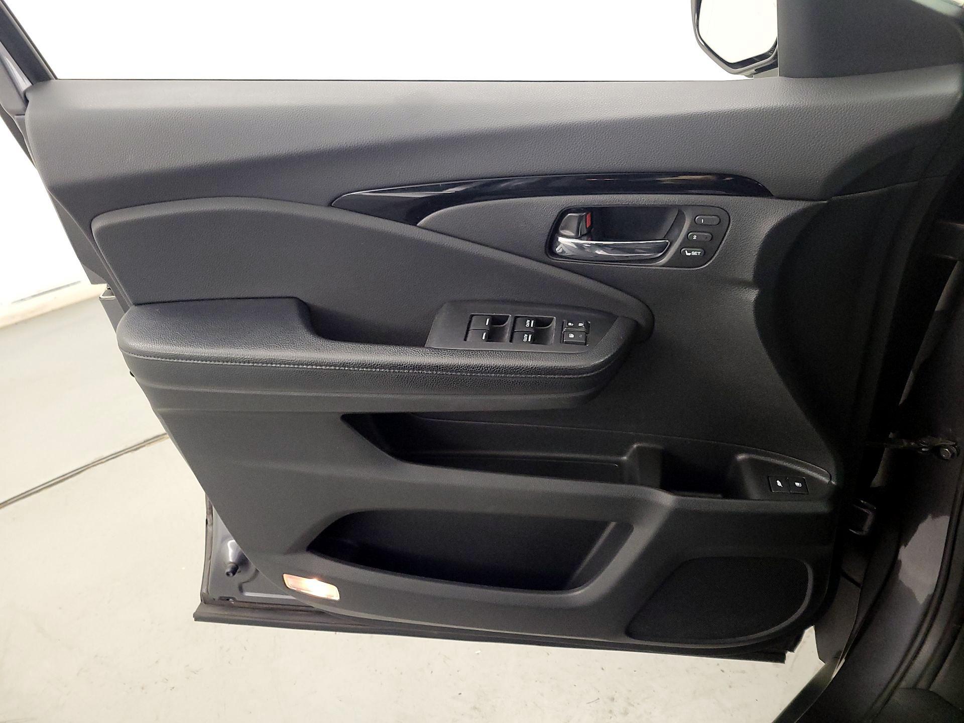 Thumbnail: 2016 Honda Pilot - 12