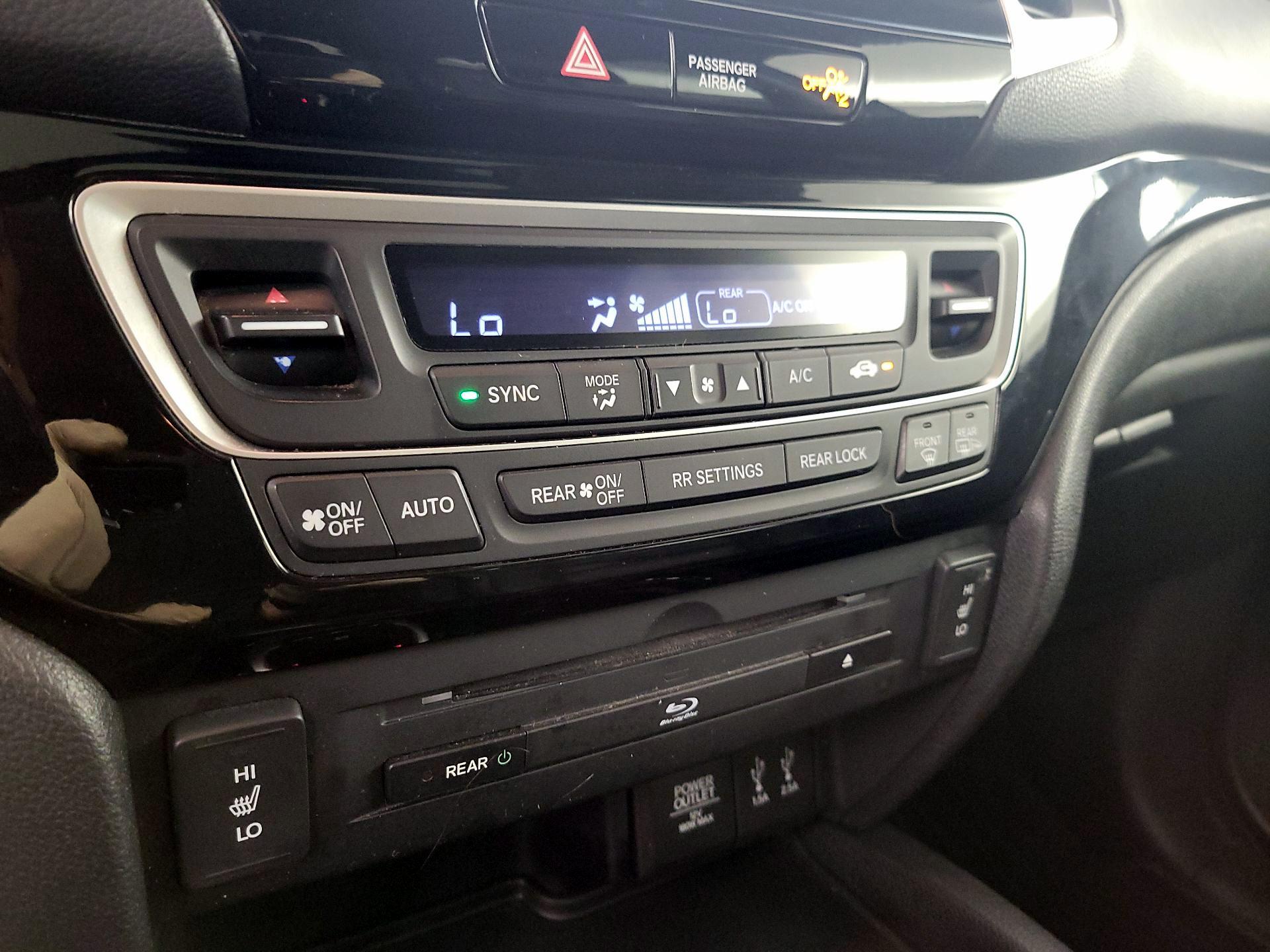 Thumbnail: 2016 Honda Pilot - 16