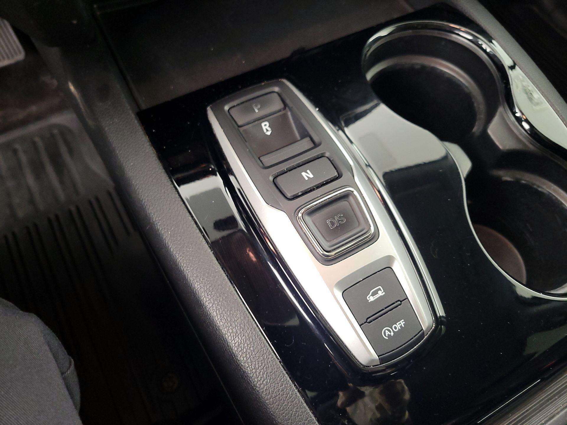 Thumbnail: 2016 Honda Pilot - 17