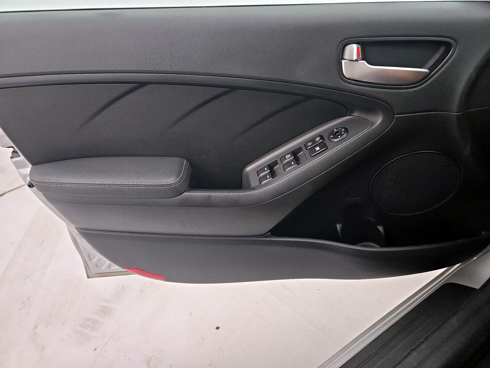 Thumbnail: 2018 Kia Forte - 12