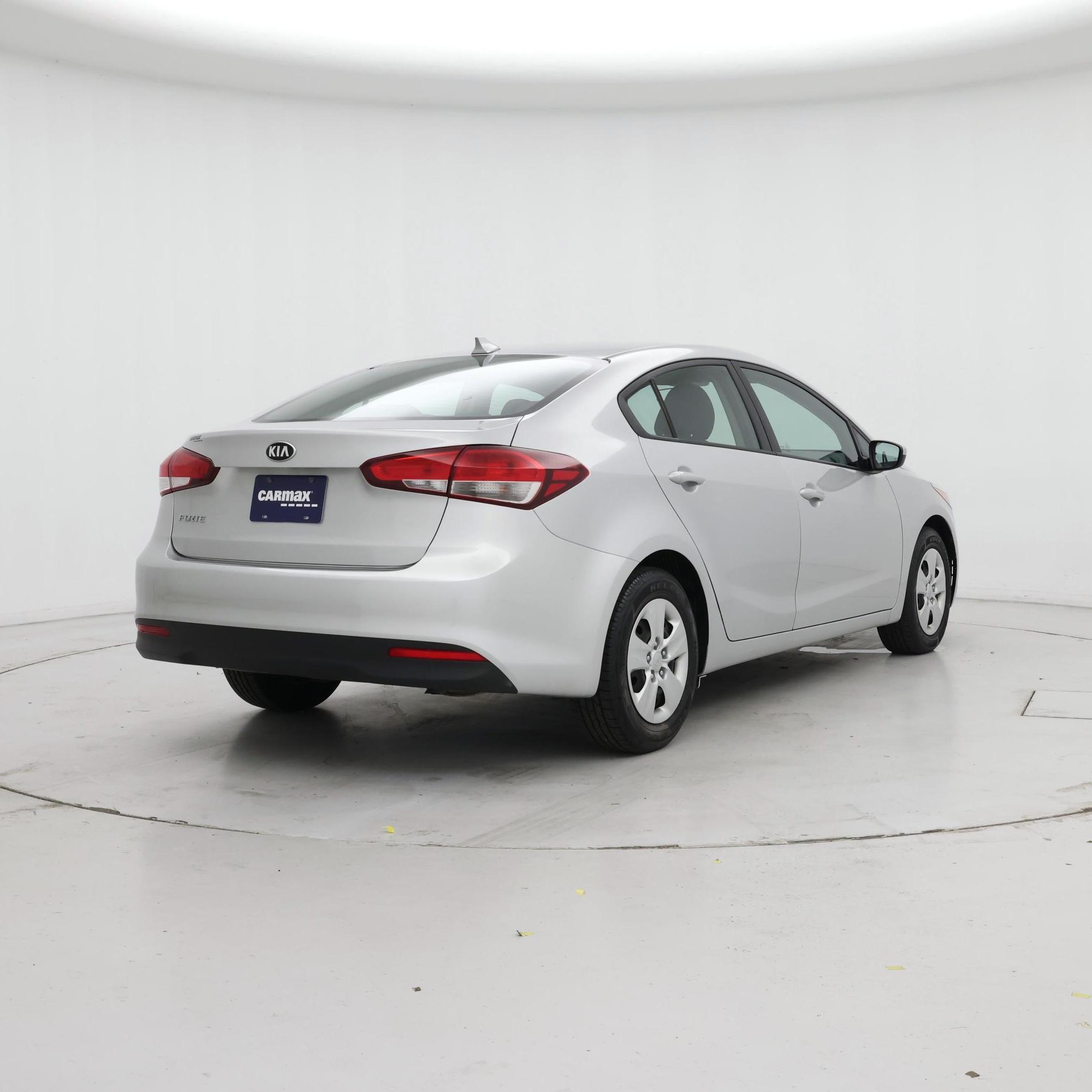 Thumbnail: 2018 Kia Forte - 8