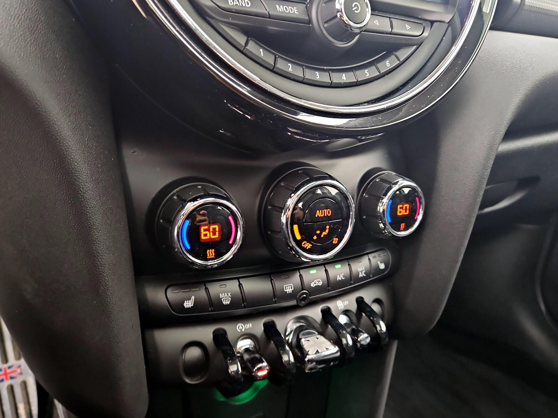 Thumbnail: 2020 MINI Cooper Hardtop - 16