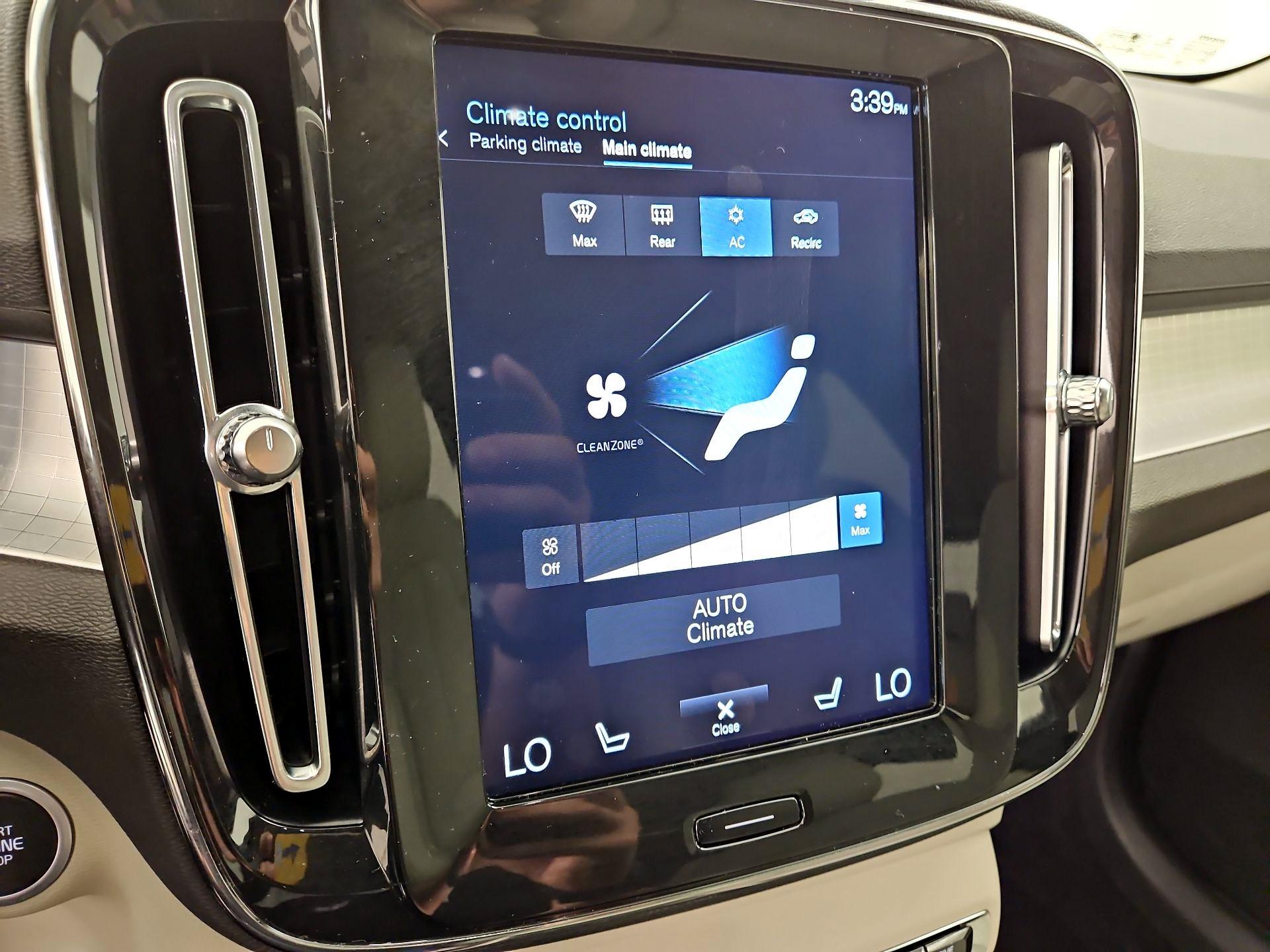 Thumbnail: 2020 Volvo XC40 - 16