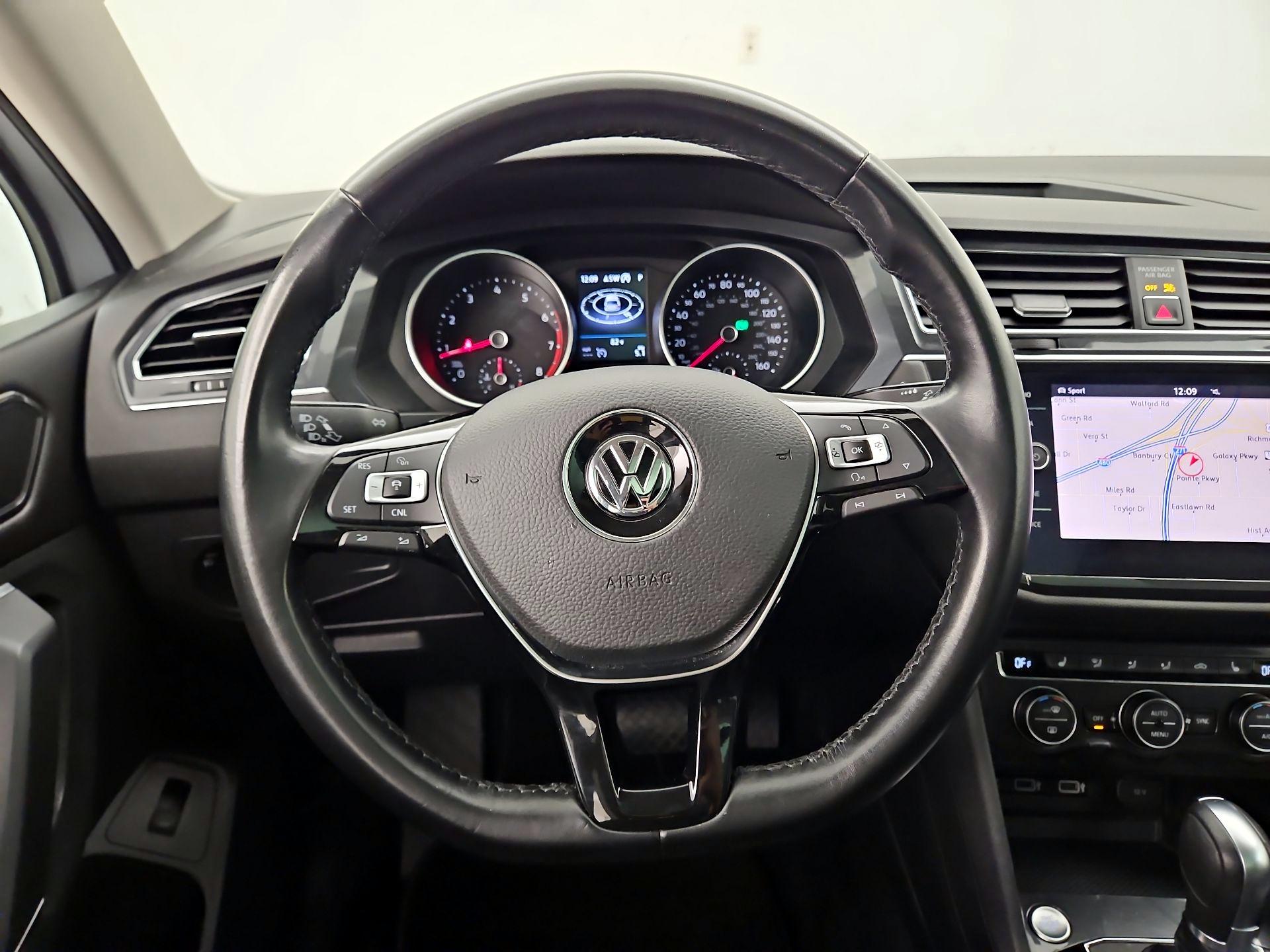 Thumbnail: 2018 Volkswagen Tiguan - 10