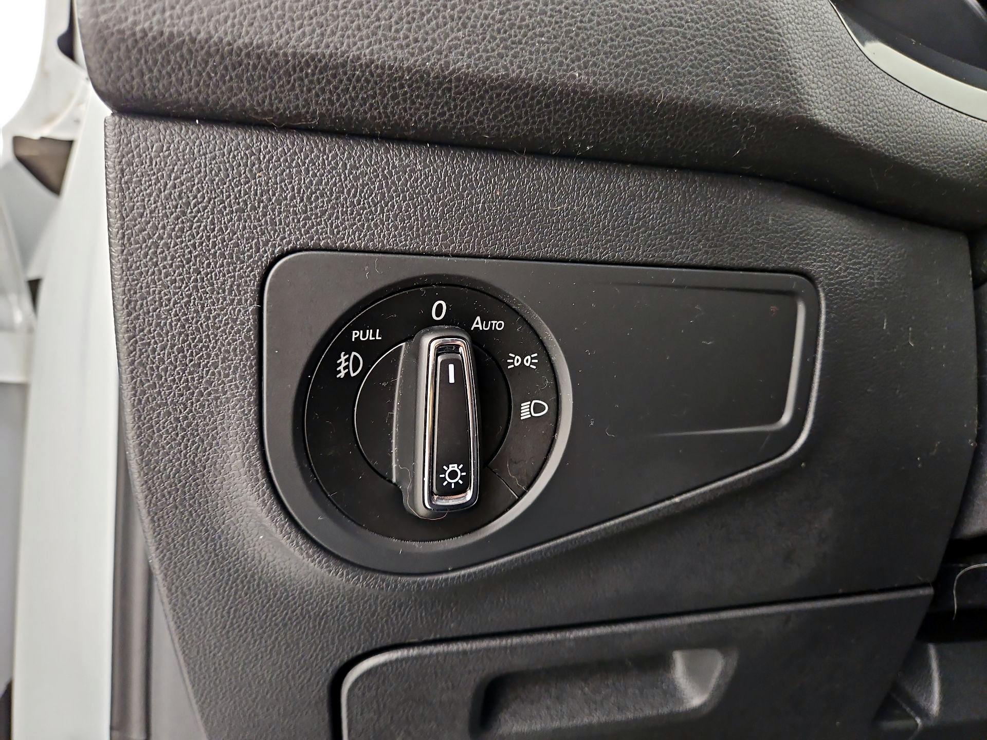 Thumbnail: 2018 Volkswagen Tiguan - 13