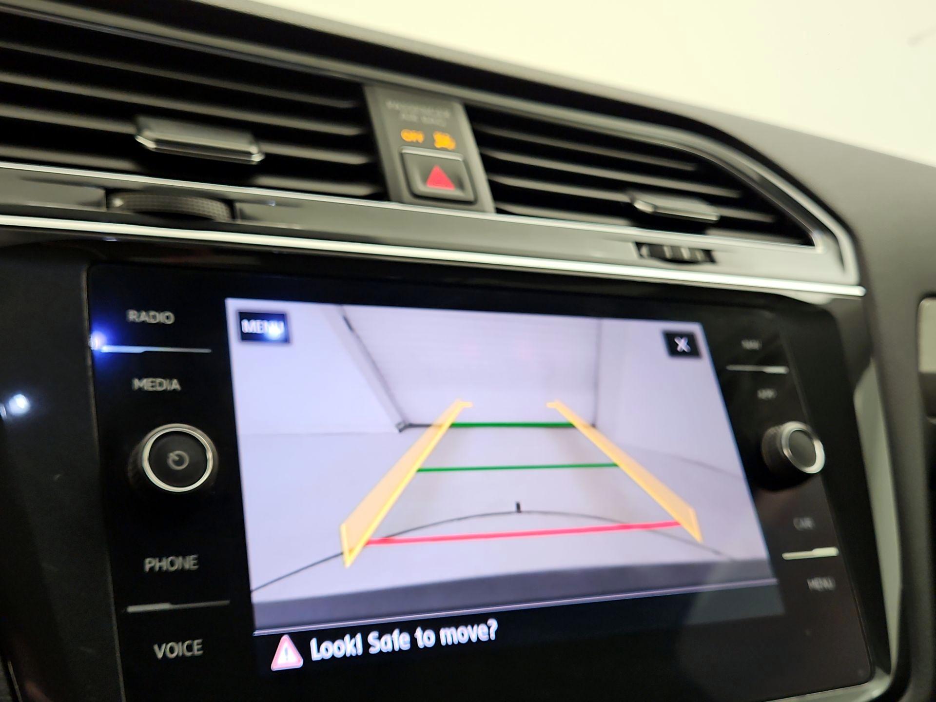 Thumbnail: 2018 Volkswagen Tiguan - 15