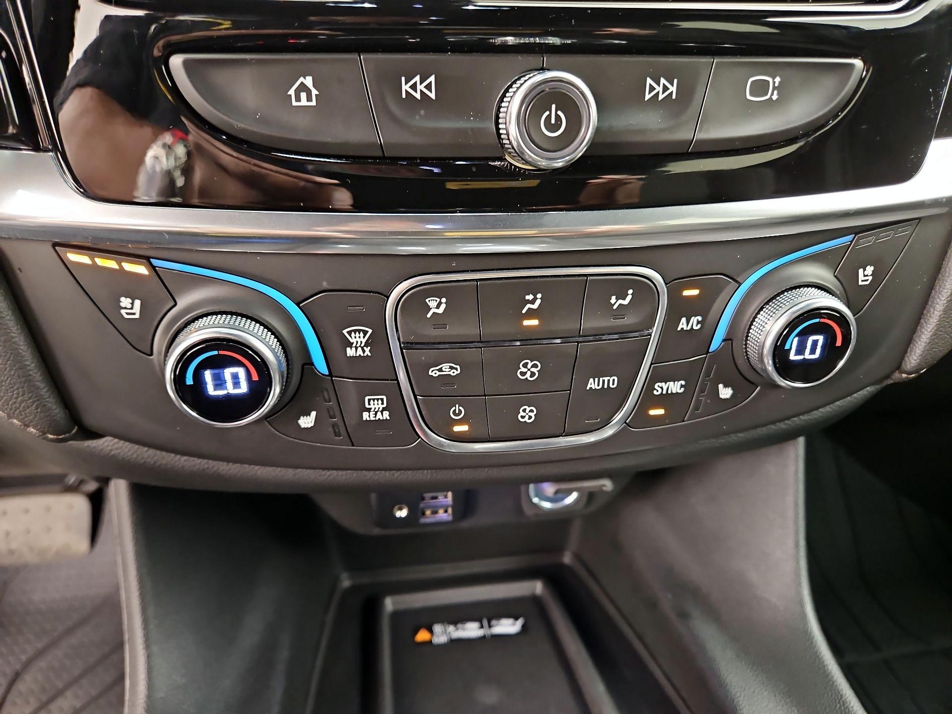 Thumbnail: 2023 Chevrolet Traverse - 17