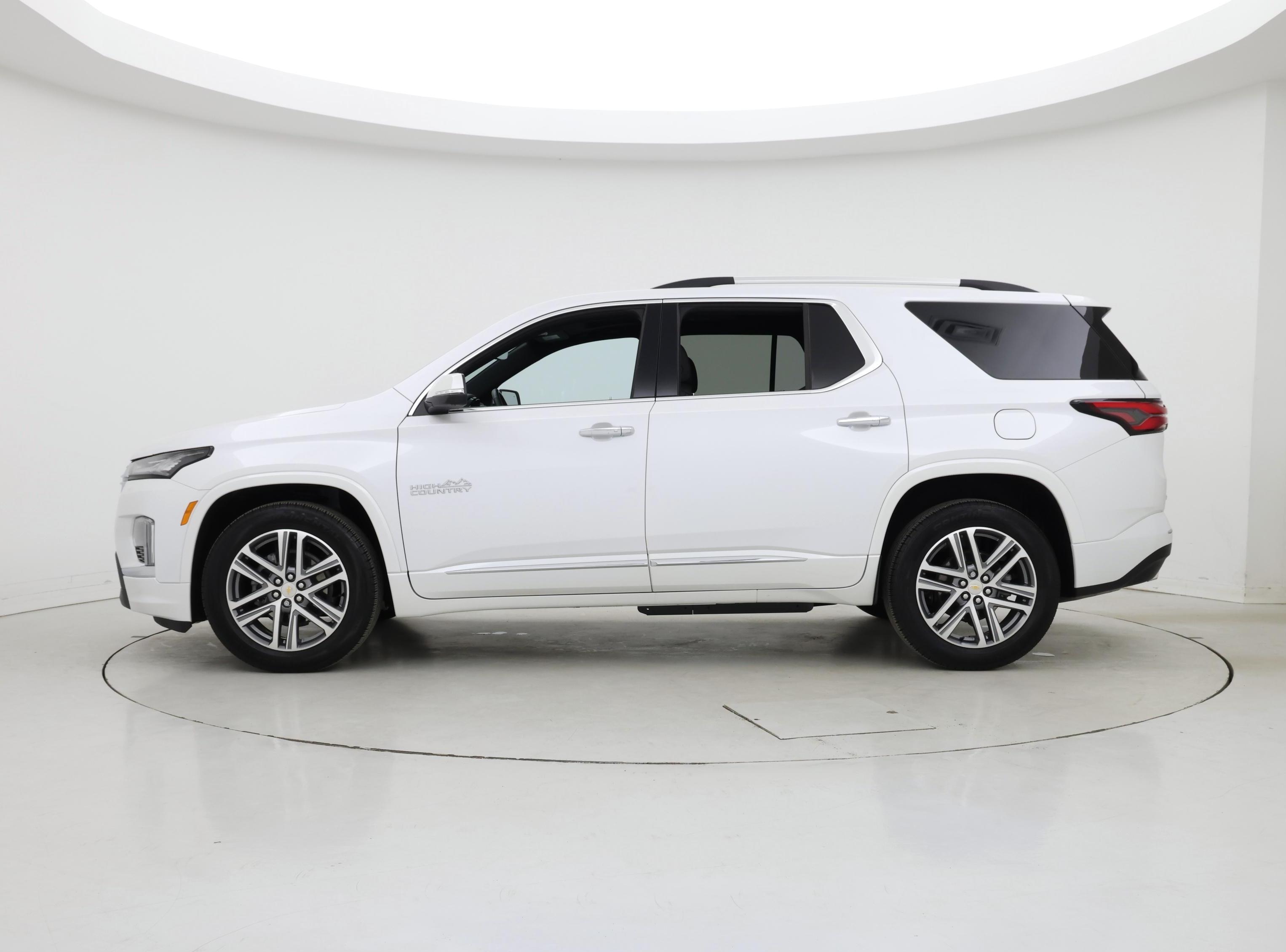 Thumbnail: 2023 Chevrolet Traverse - 3