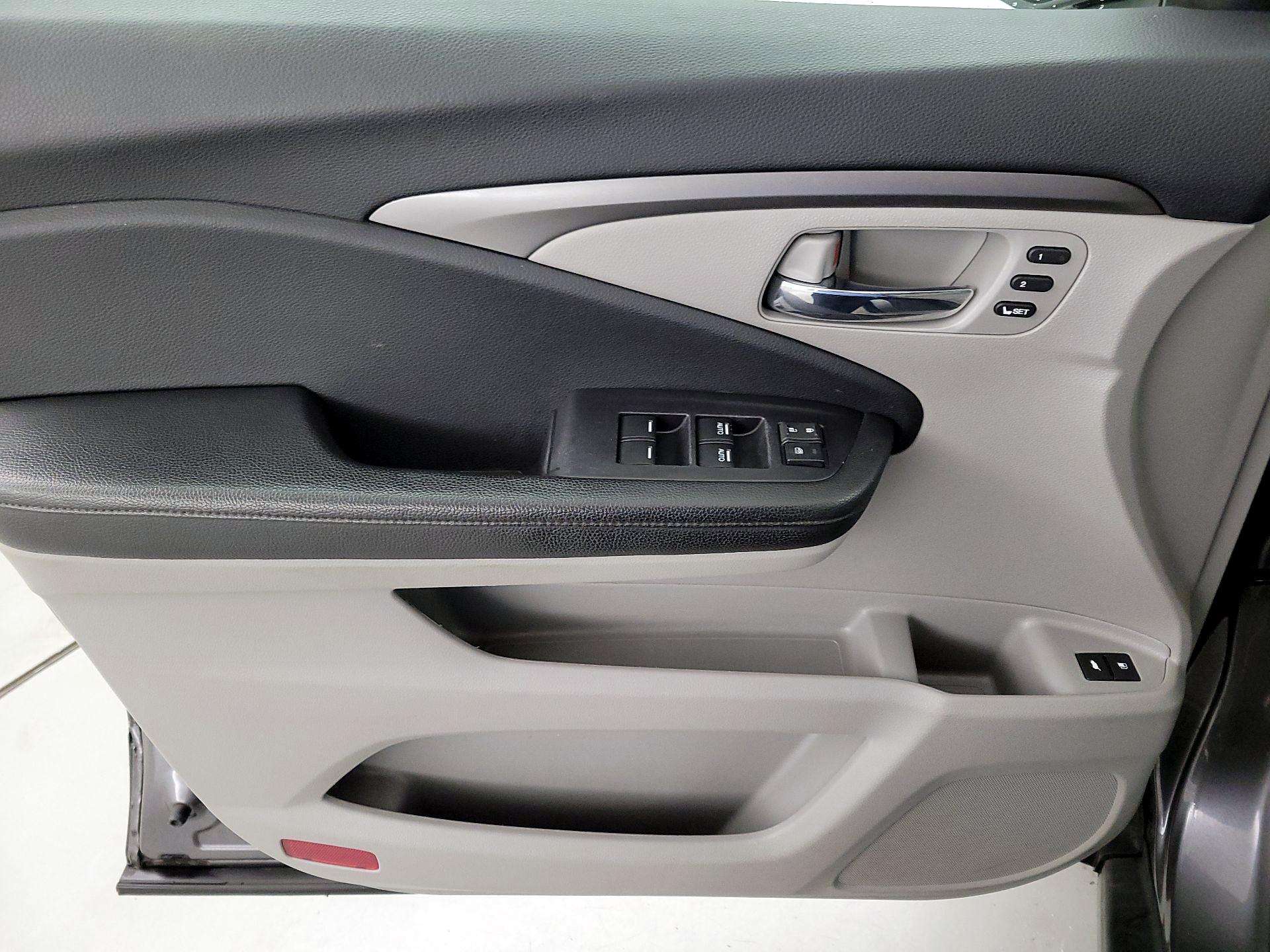 Thumbnail: 2019 Honda Pilot - 12