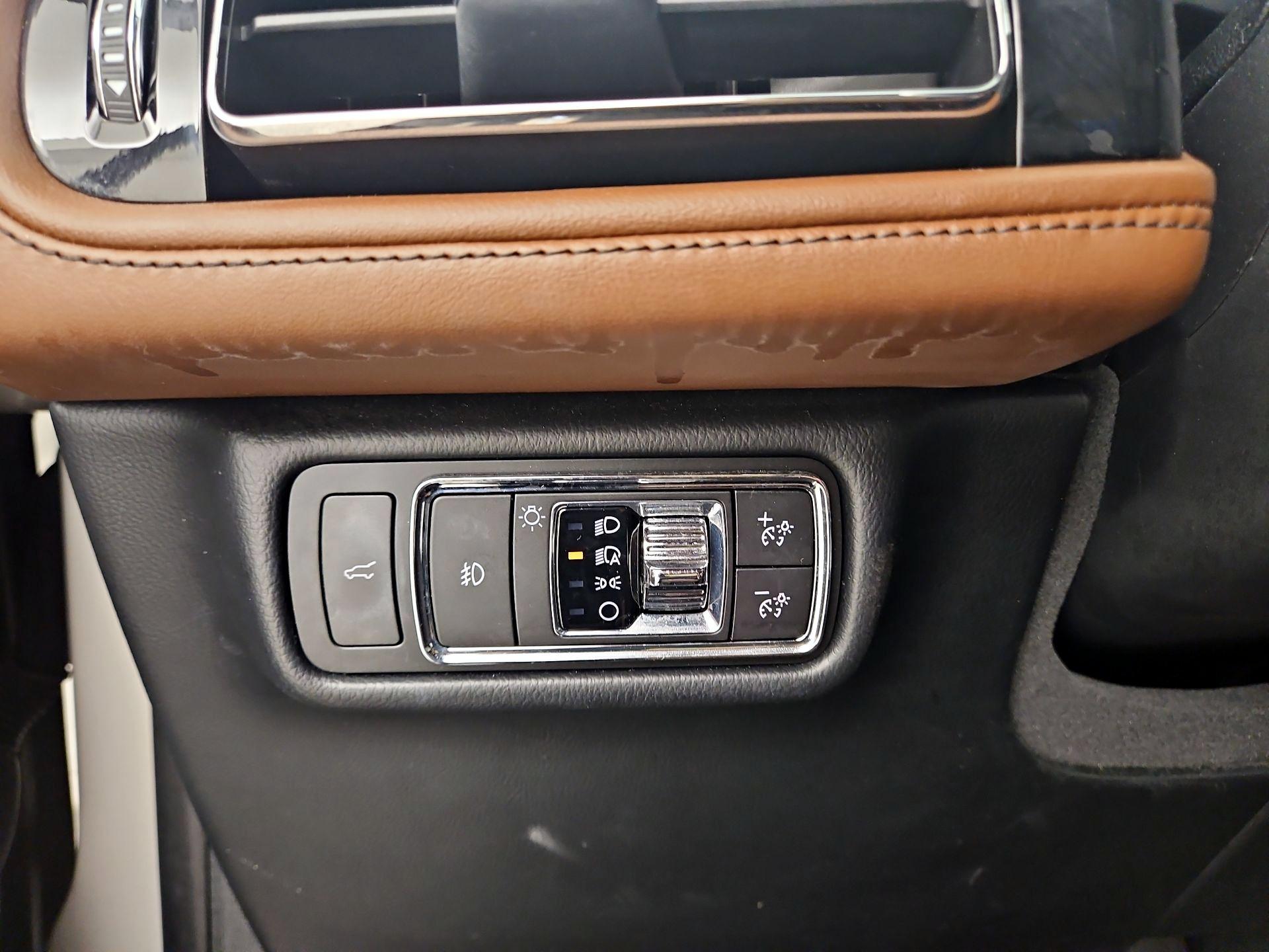 Thumbnail: 2021 Lincoln Aviator - 13