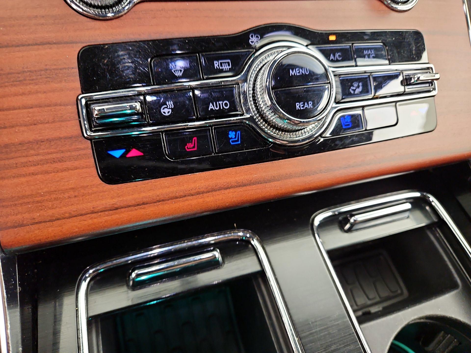 Thumbnail: 2021 Lincoln Aviator - 17