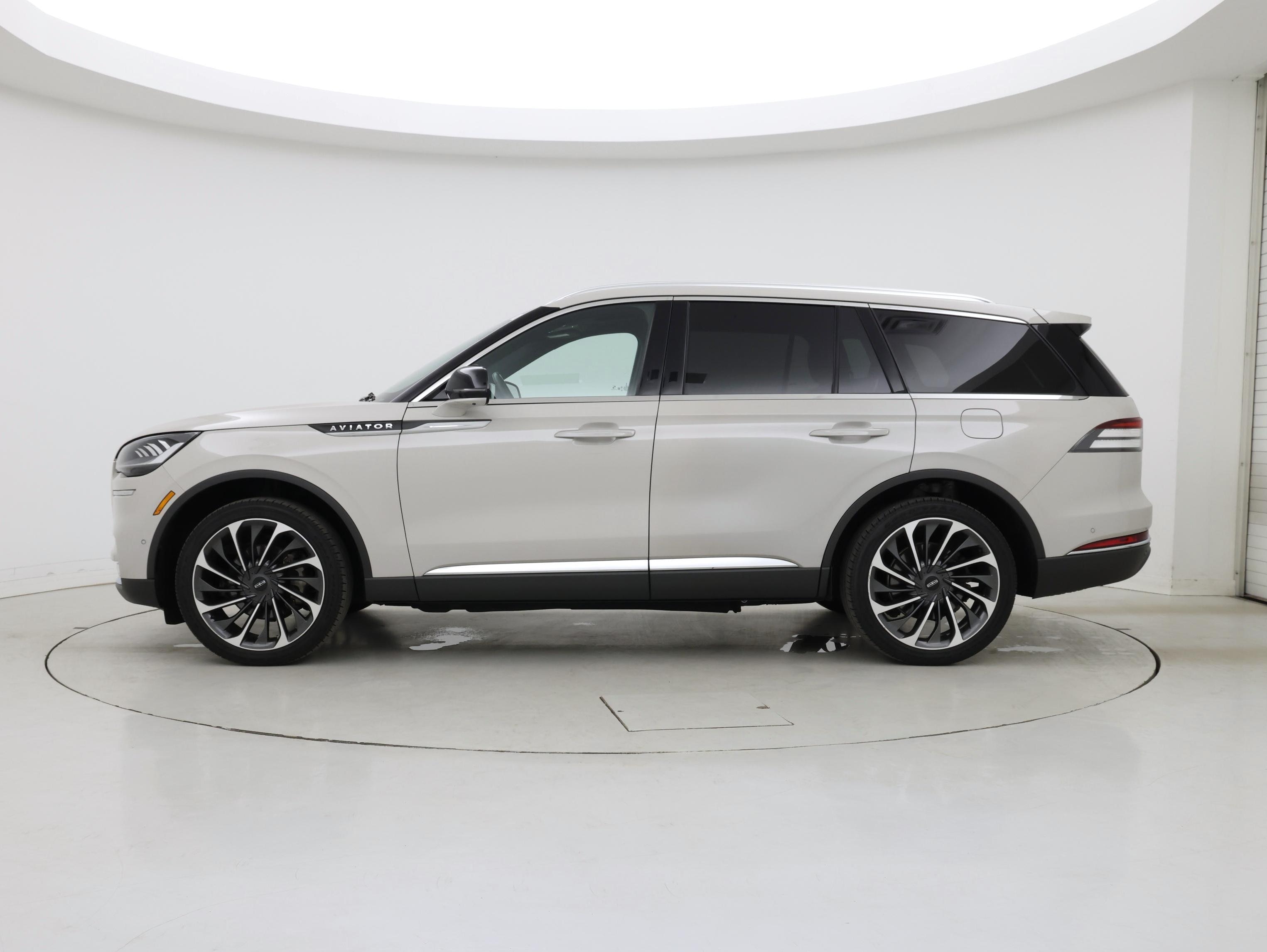 Thumbnail: 2021 Lincoln Aviator - 3