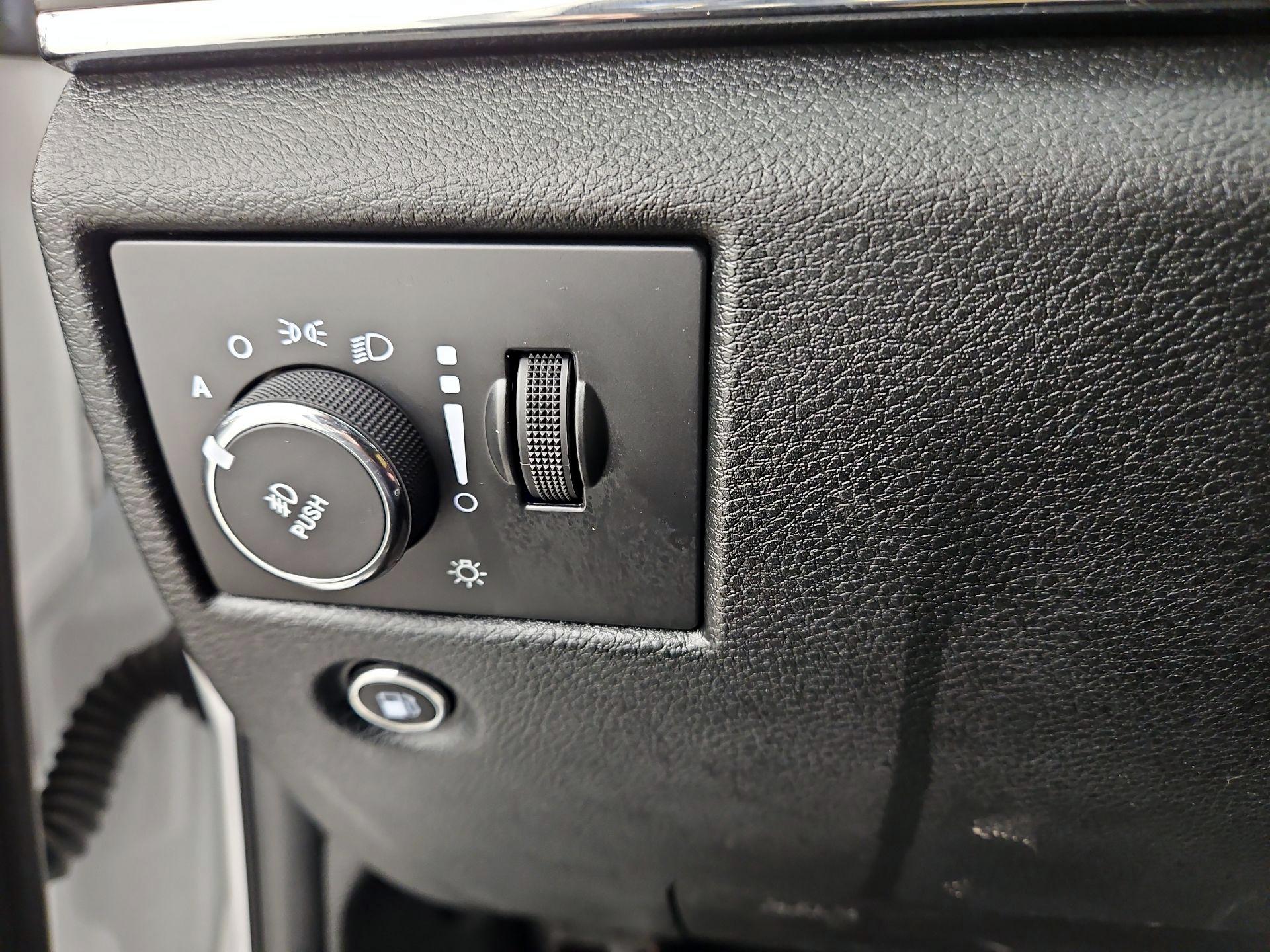 Thumbnail: 2015 Jeep Grand Cherokee - 13