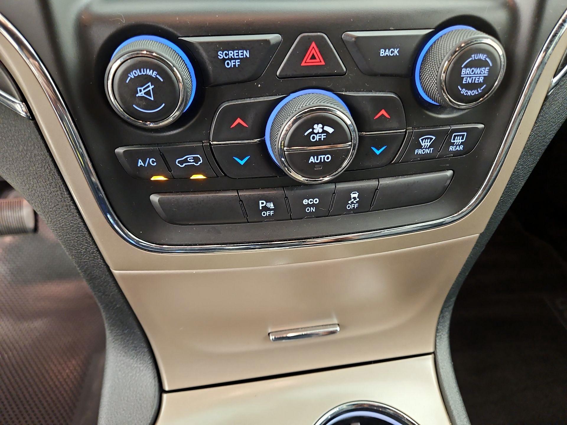 Thumbnail: 2015 Jeep Grand Cherokee - 17