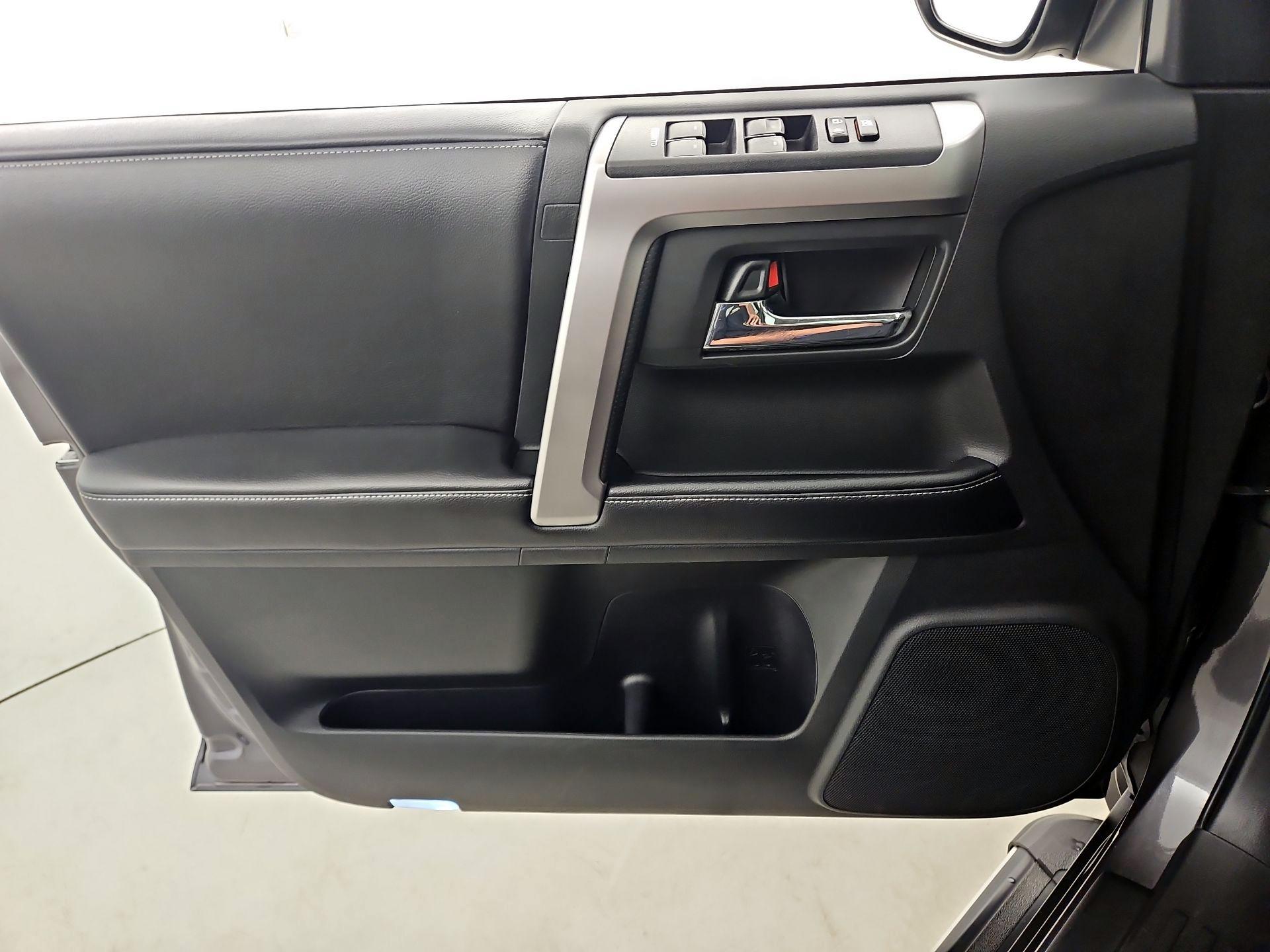 Thumbnail: 2016 Toyota 4Runner - 12