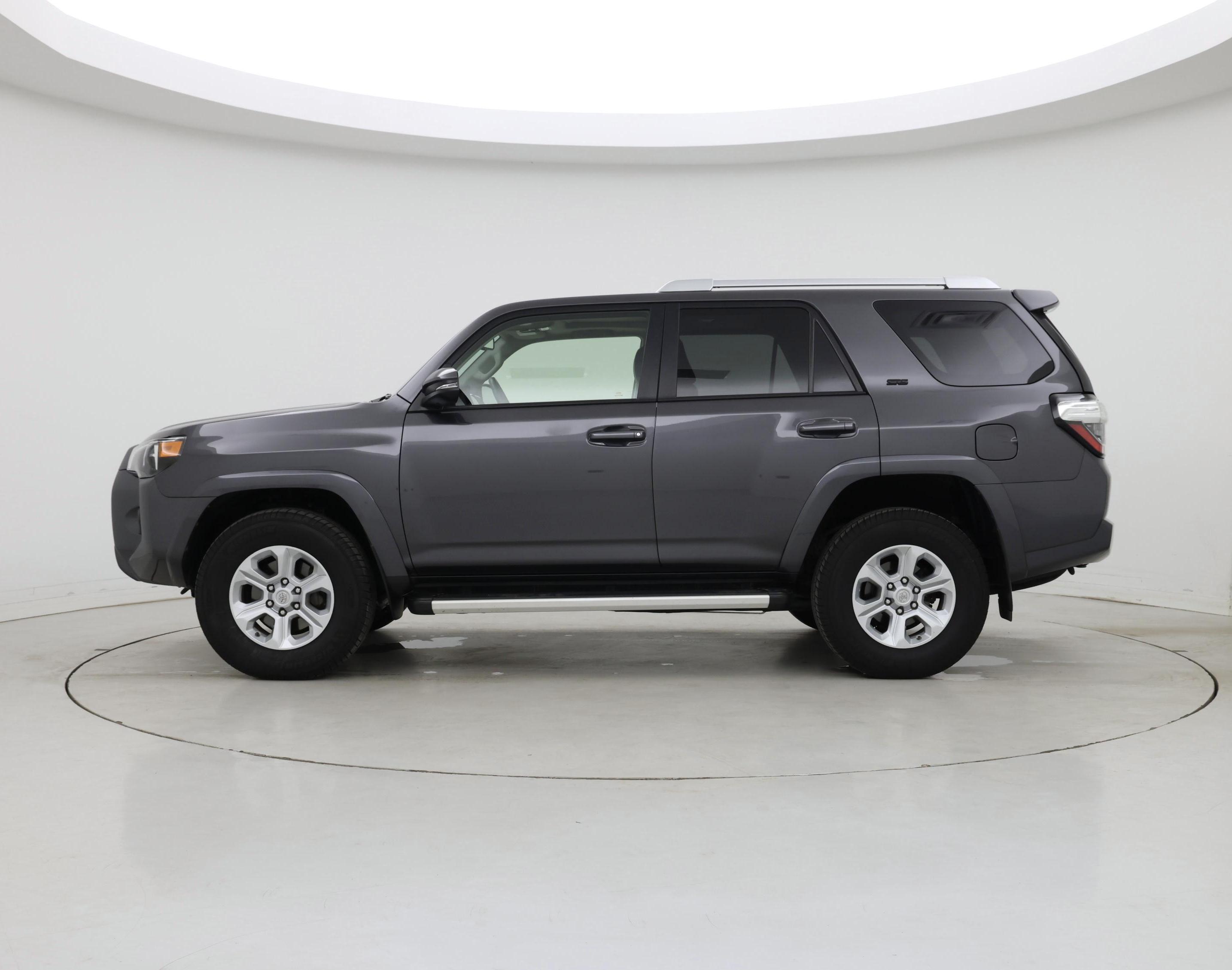 Thumbnail: 2016 Toyota 4Runner - 3