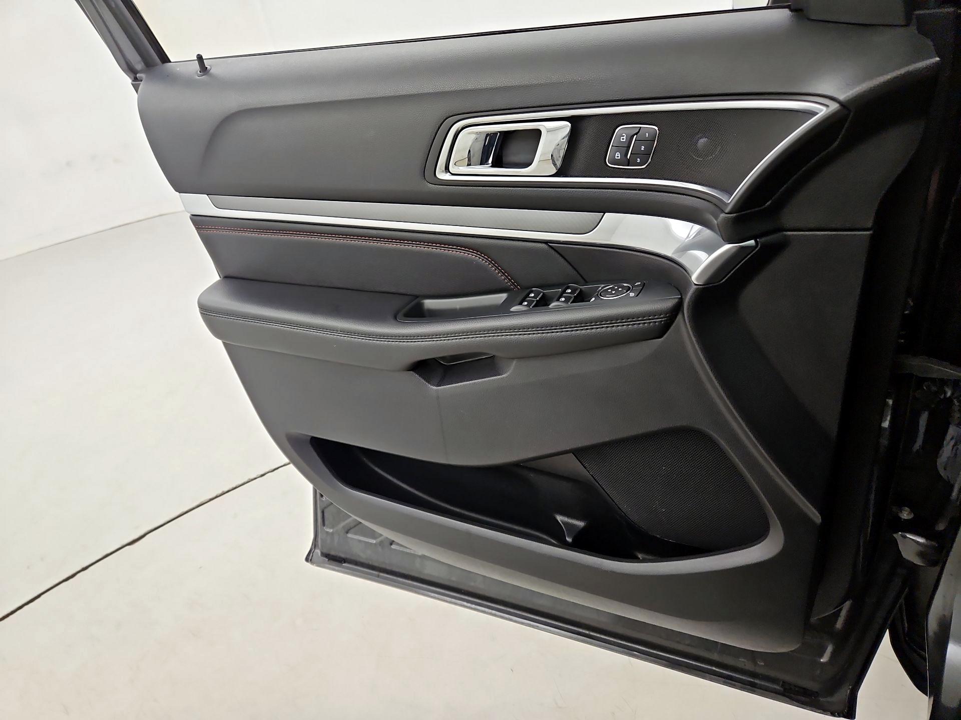 Thumbnail: 2019 Ford Explorer - 12