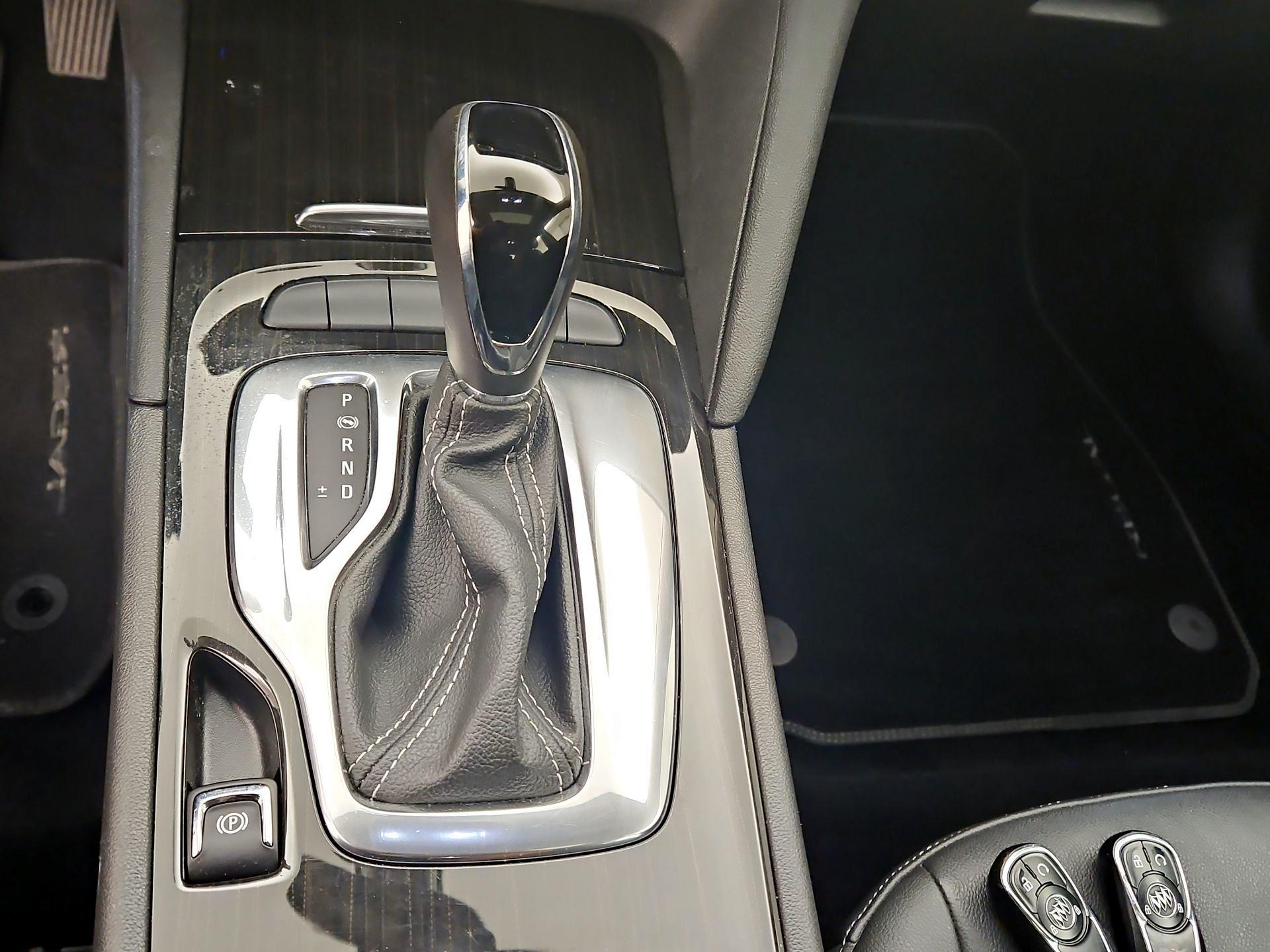 Thumbnail: 2018 Buick Regal - 17
