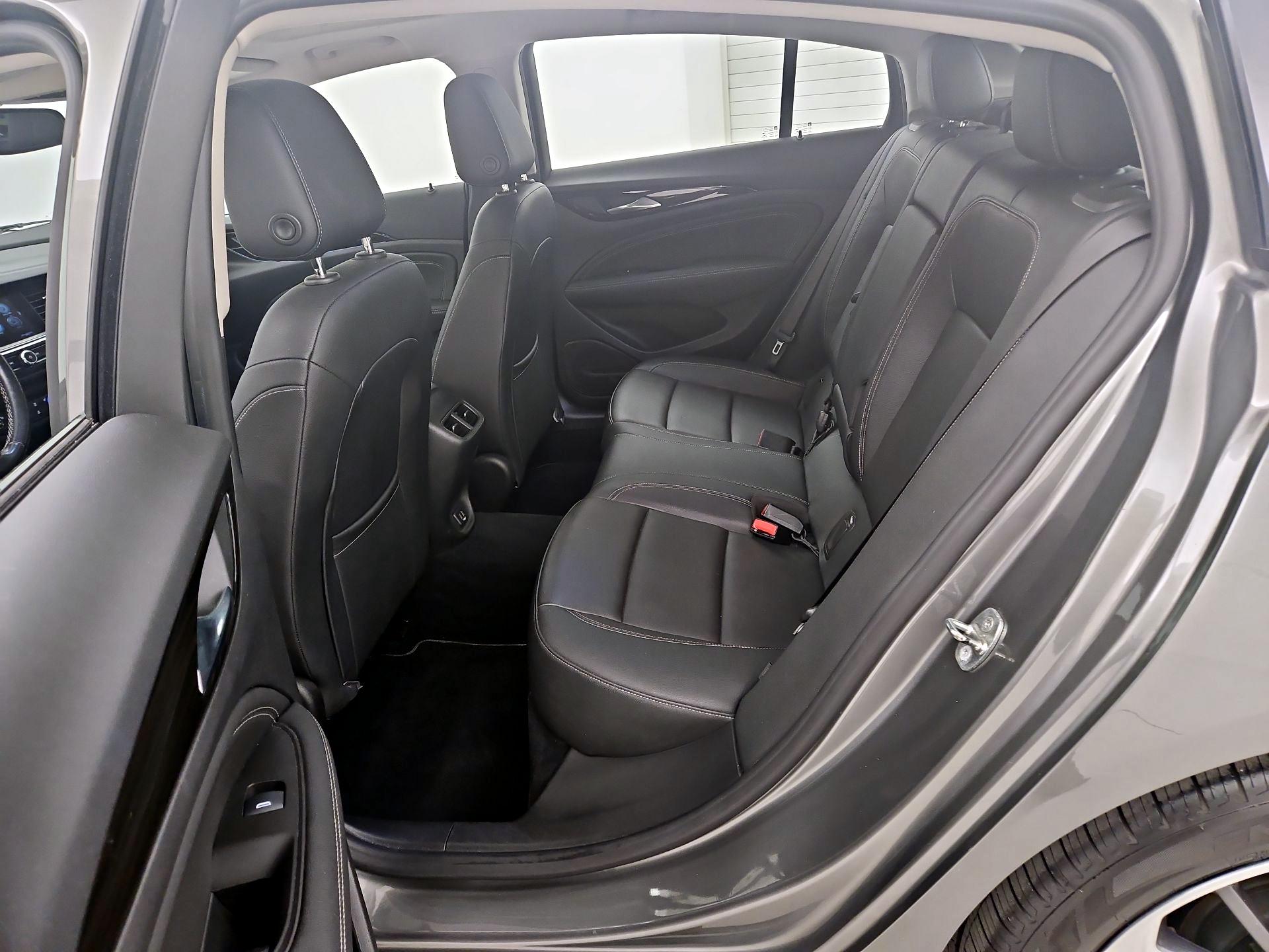 Thumbnail: 2018 Buick Regal - 20