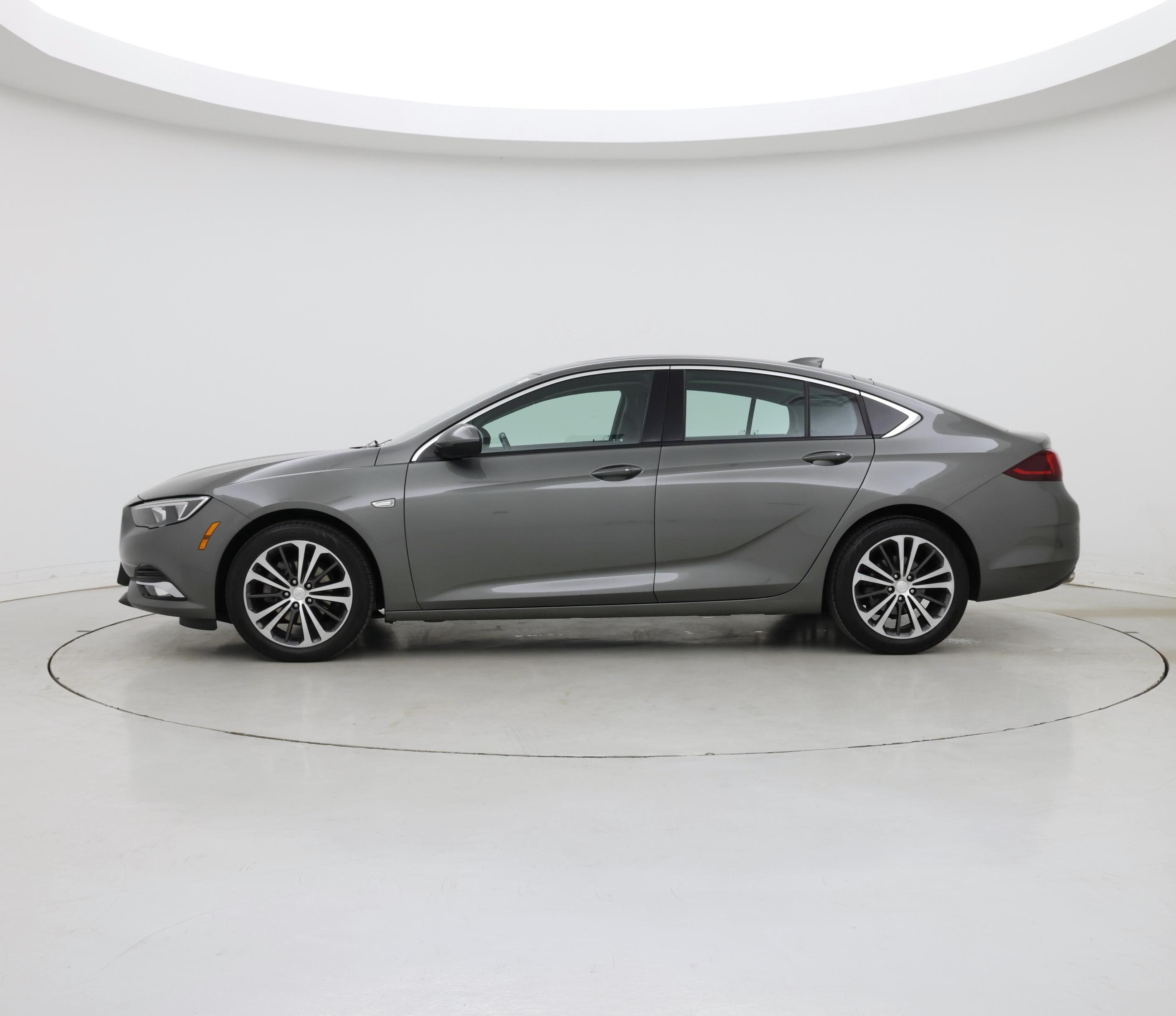 Thumbnail: 2018 Buick Regal - 3