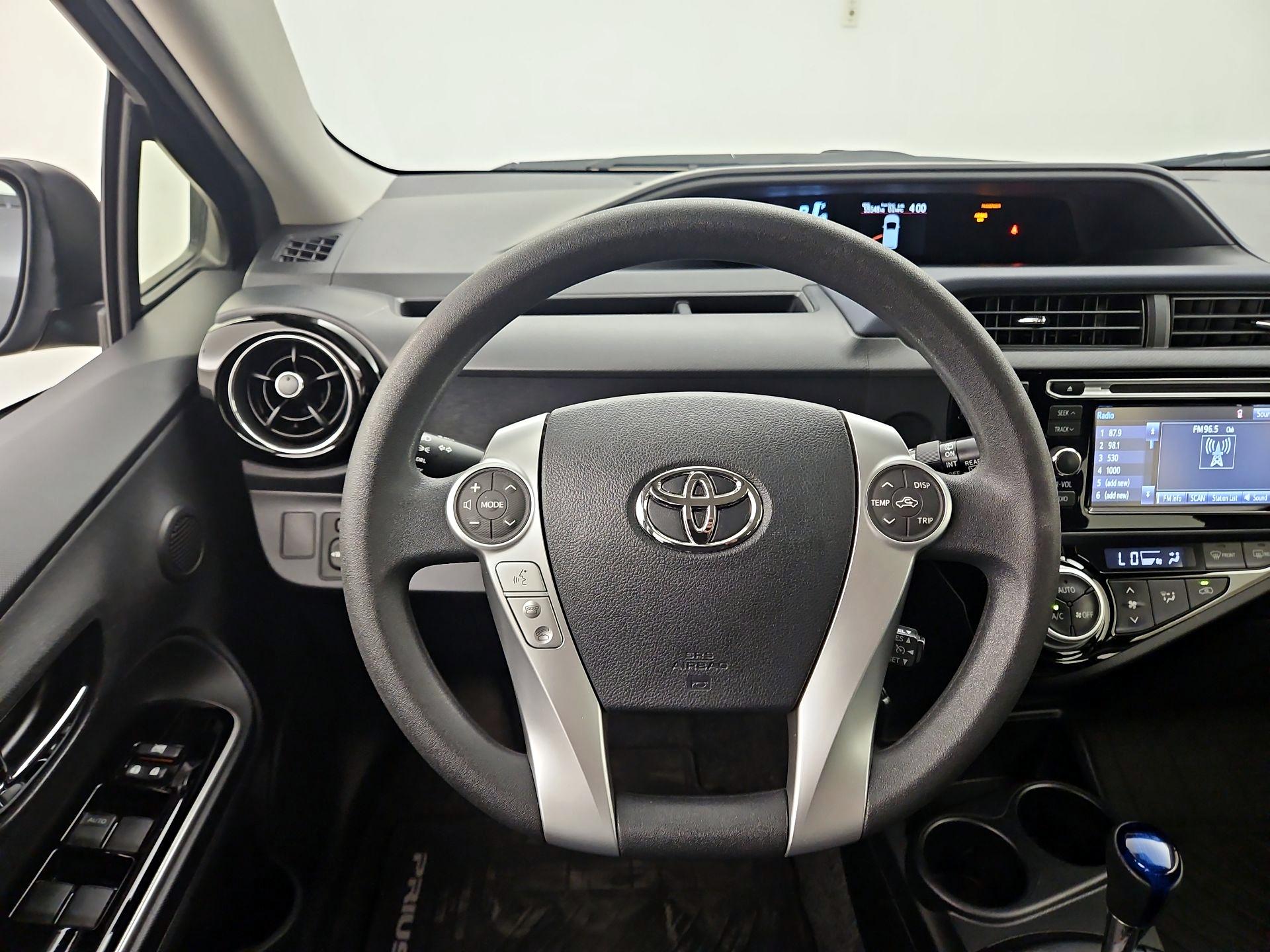 Thumbnail: 2015 Toyota Prius c - 10