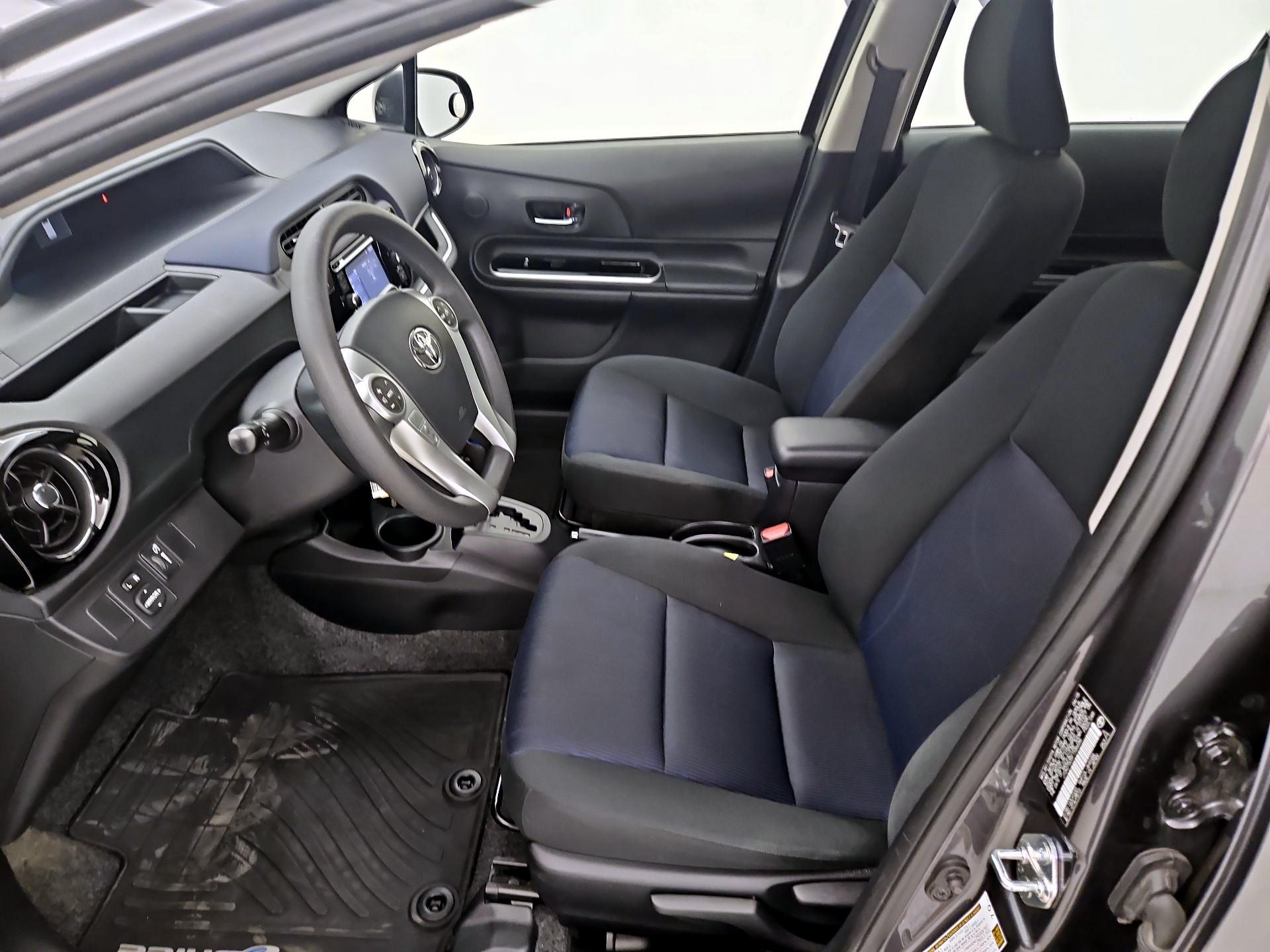 Thumbnail: 2015 Toyota Prius c - 11