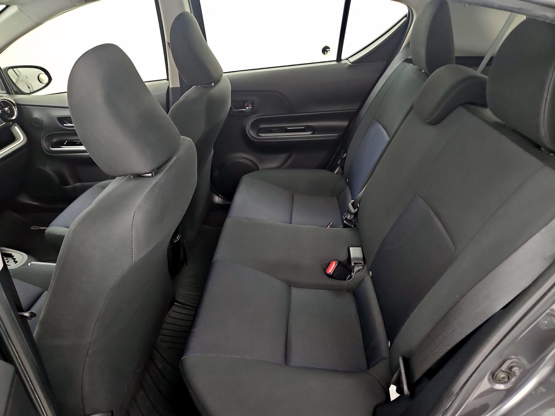 Thumbnail: 2015 Toyota Prius c - 17