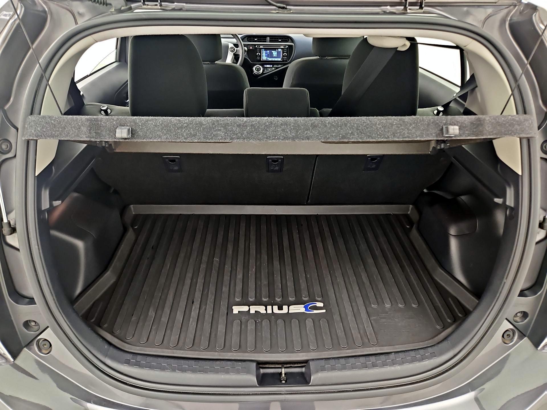 Thumbnail: 2015 Toyota Prius c - 18