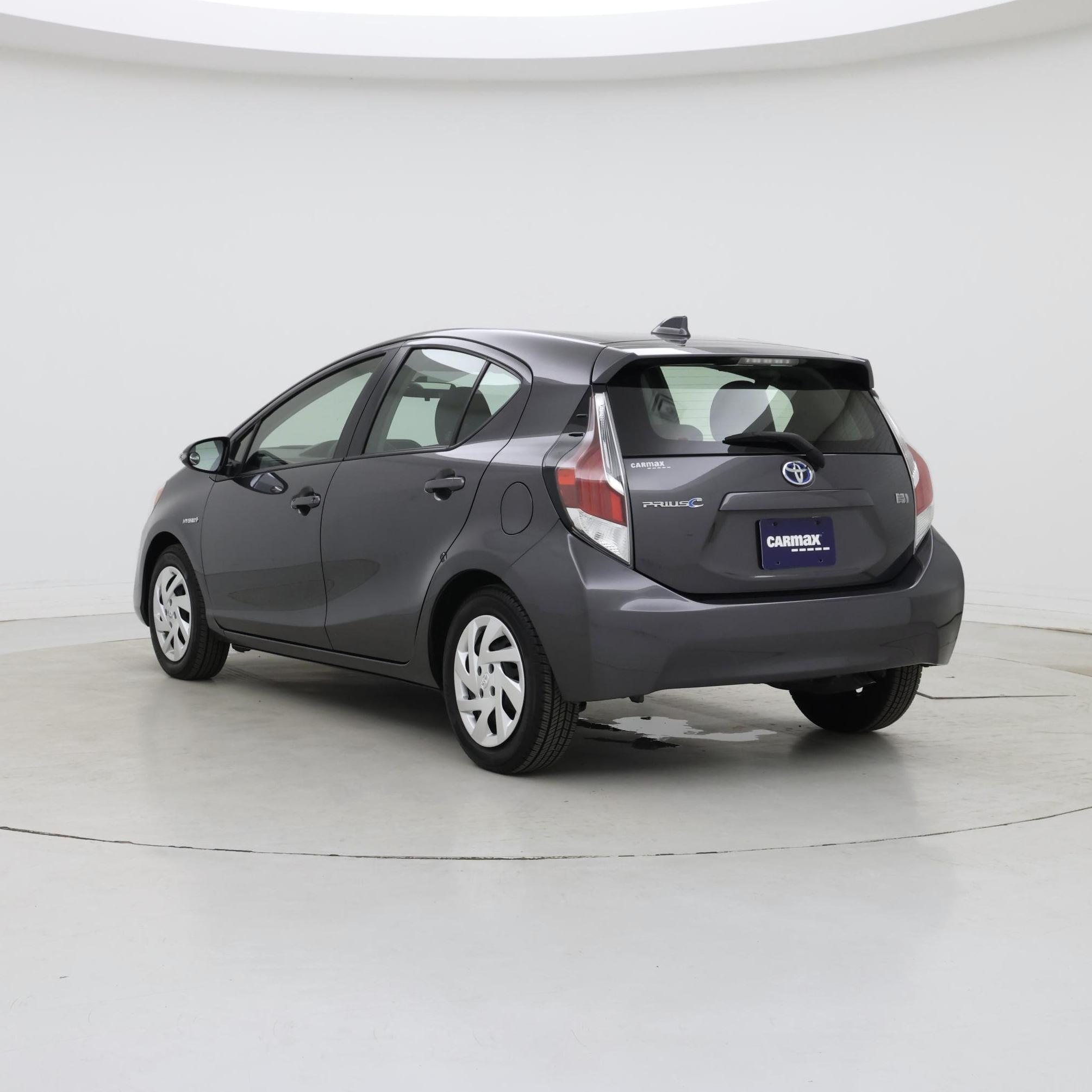 Thumbnail: 2015 Toyota Prius c - 2