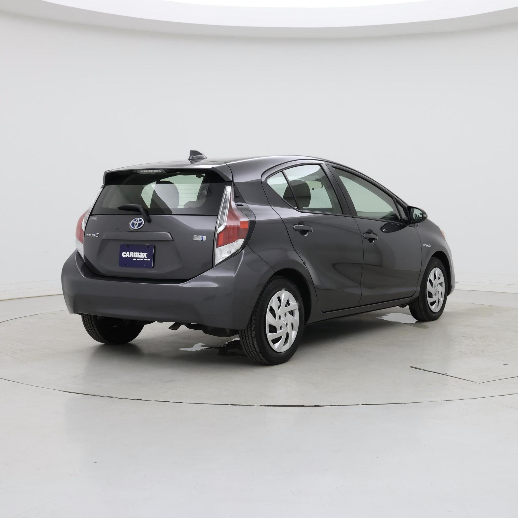 Thumbnail: 2015 Toyota Prius c - 8
