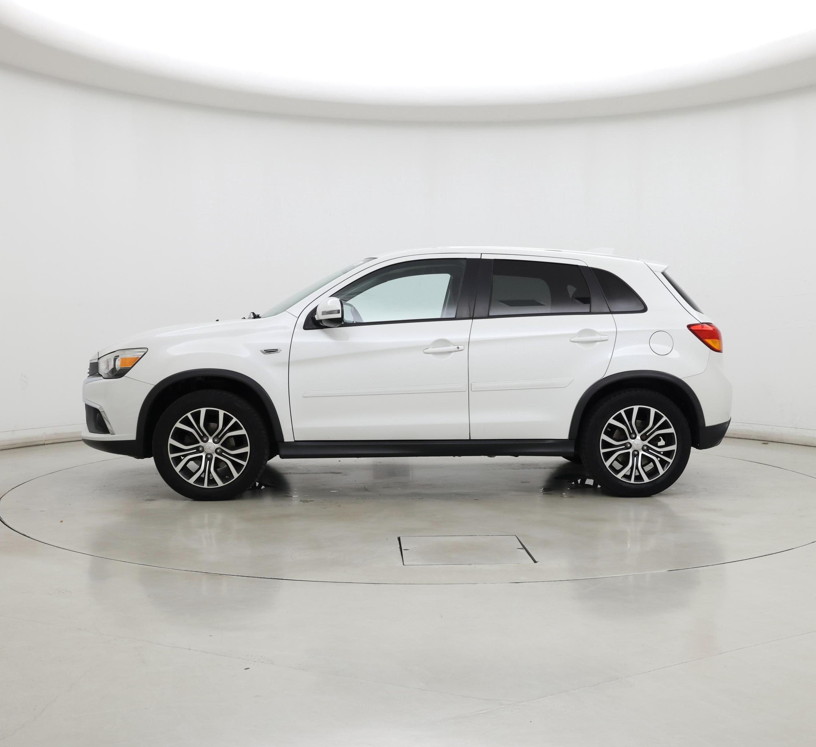 Thumbnail: 2017 Mitsubishi Outlander Sport - 3