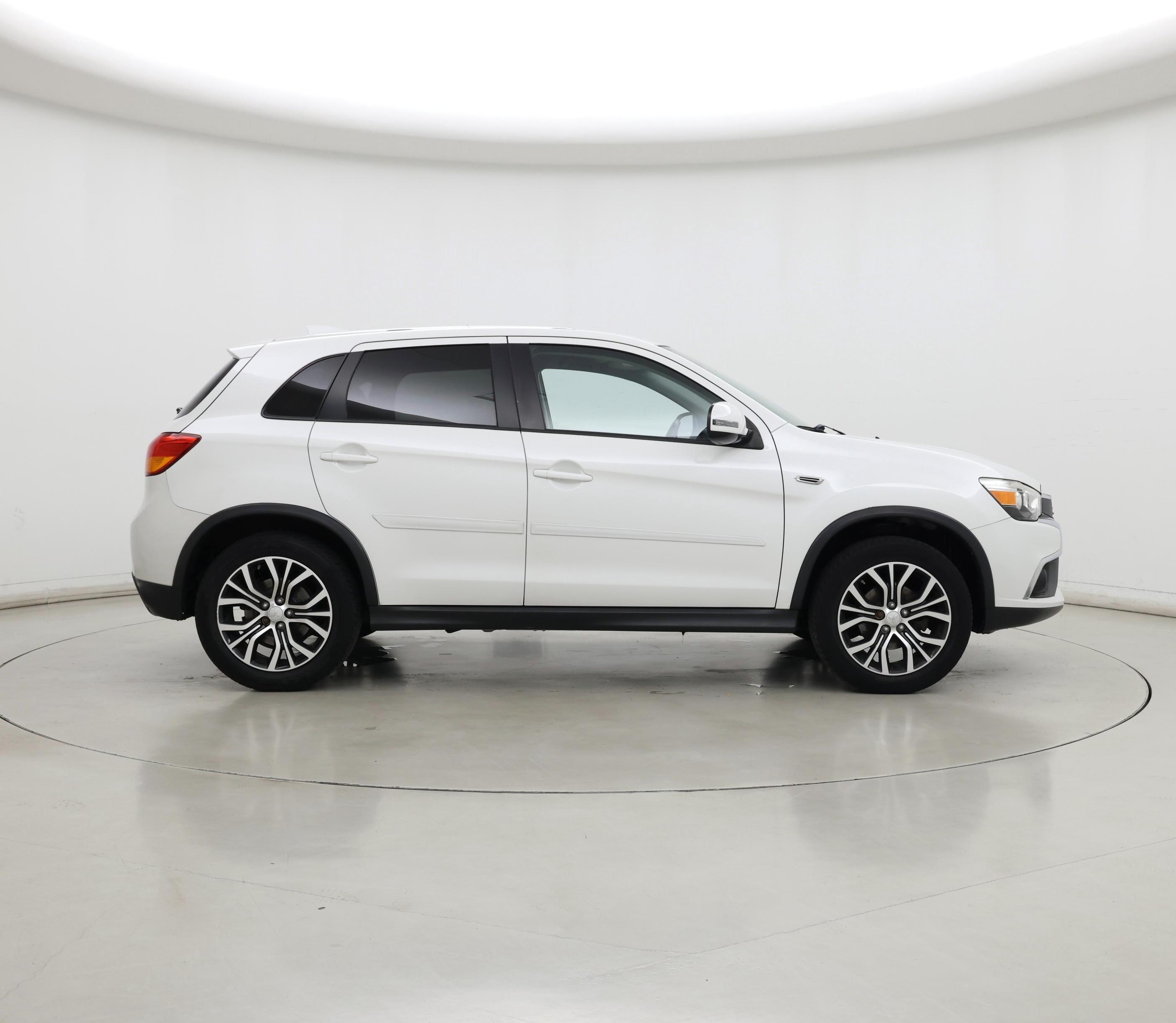 Thumbnail: 2017 Mitsubishi Outlander Sport - 7
