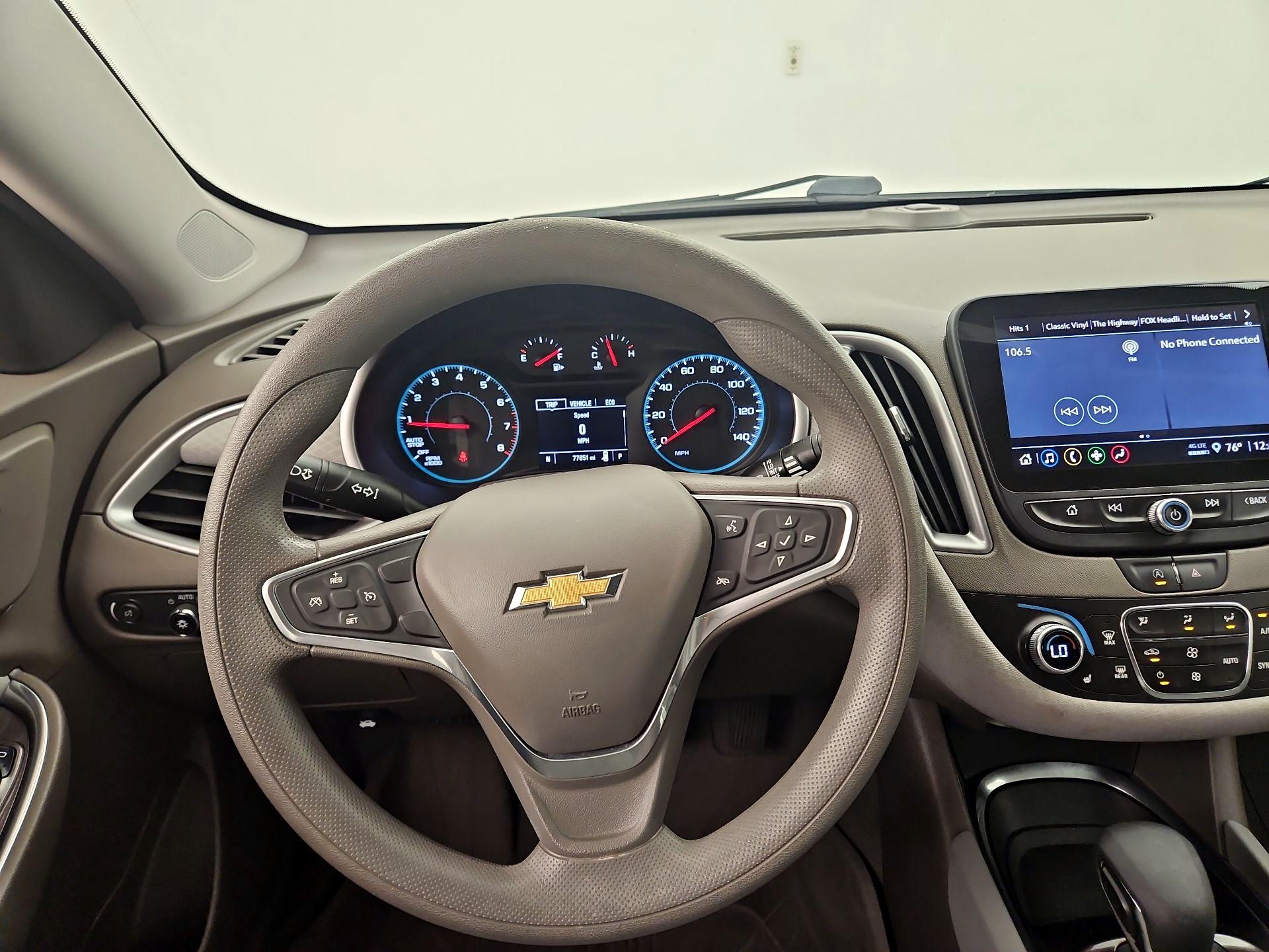 Thumbnail: 2022 Chevrolet Malibu - 10