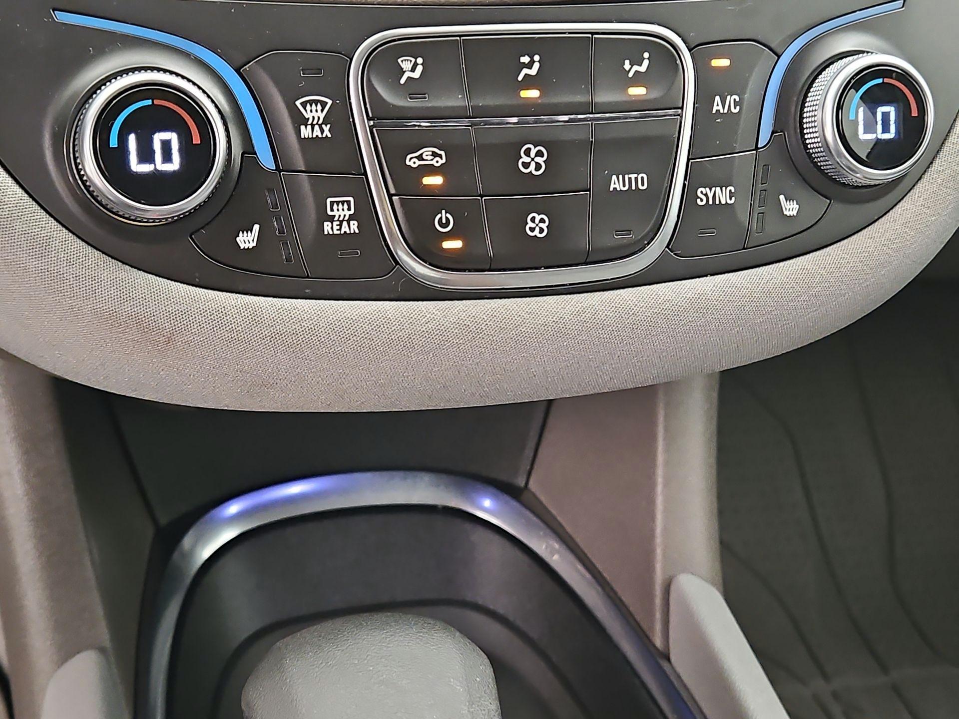 Thumbnail: 2022 Chevrolet Malibu - 16