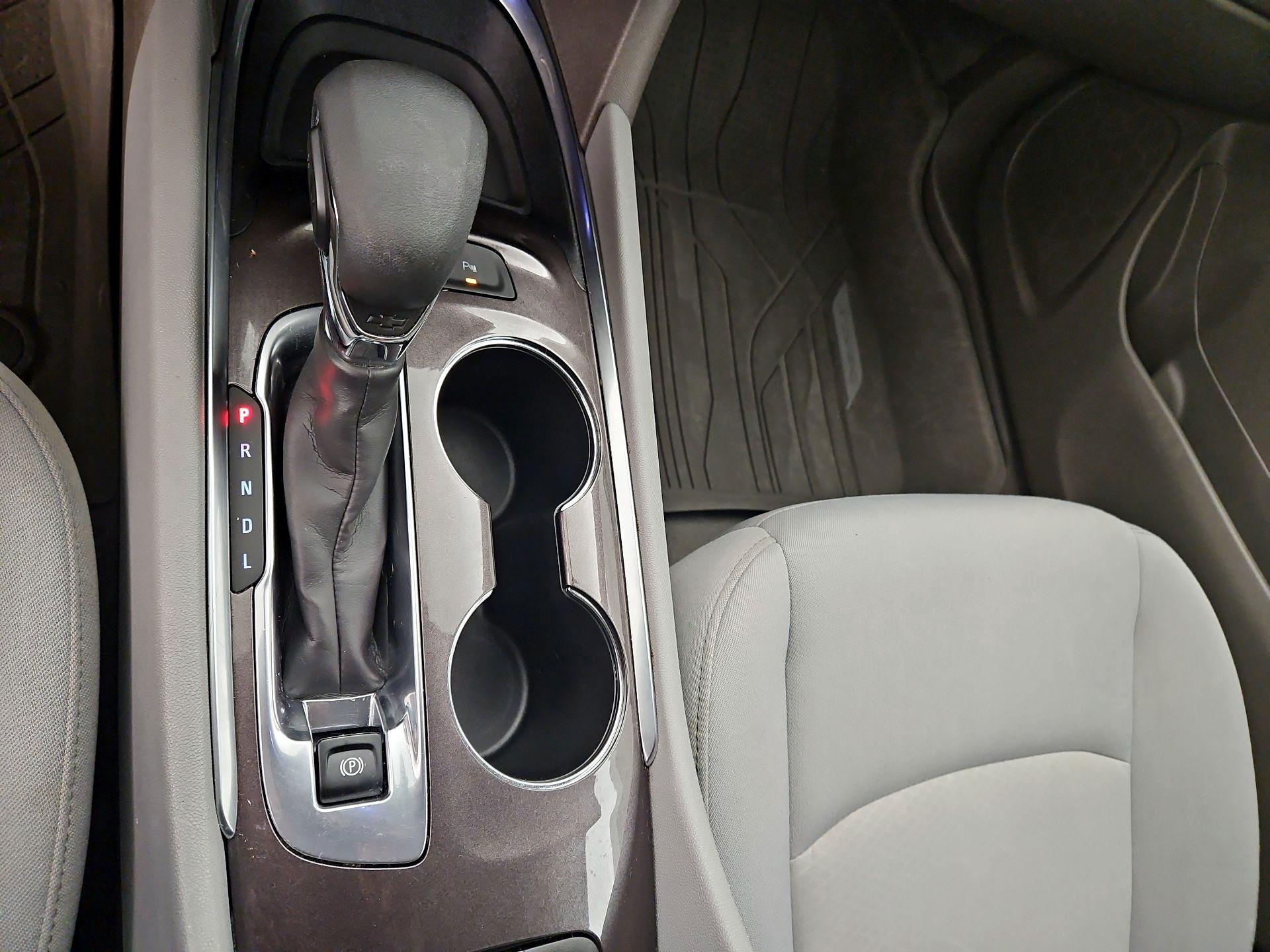 Thumbnail: 2022 Chevrolet Malibu - 17