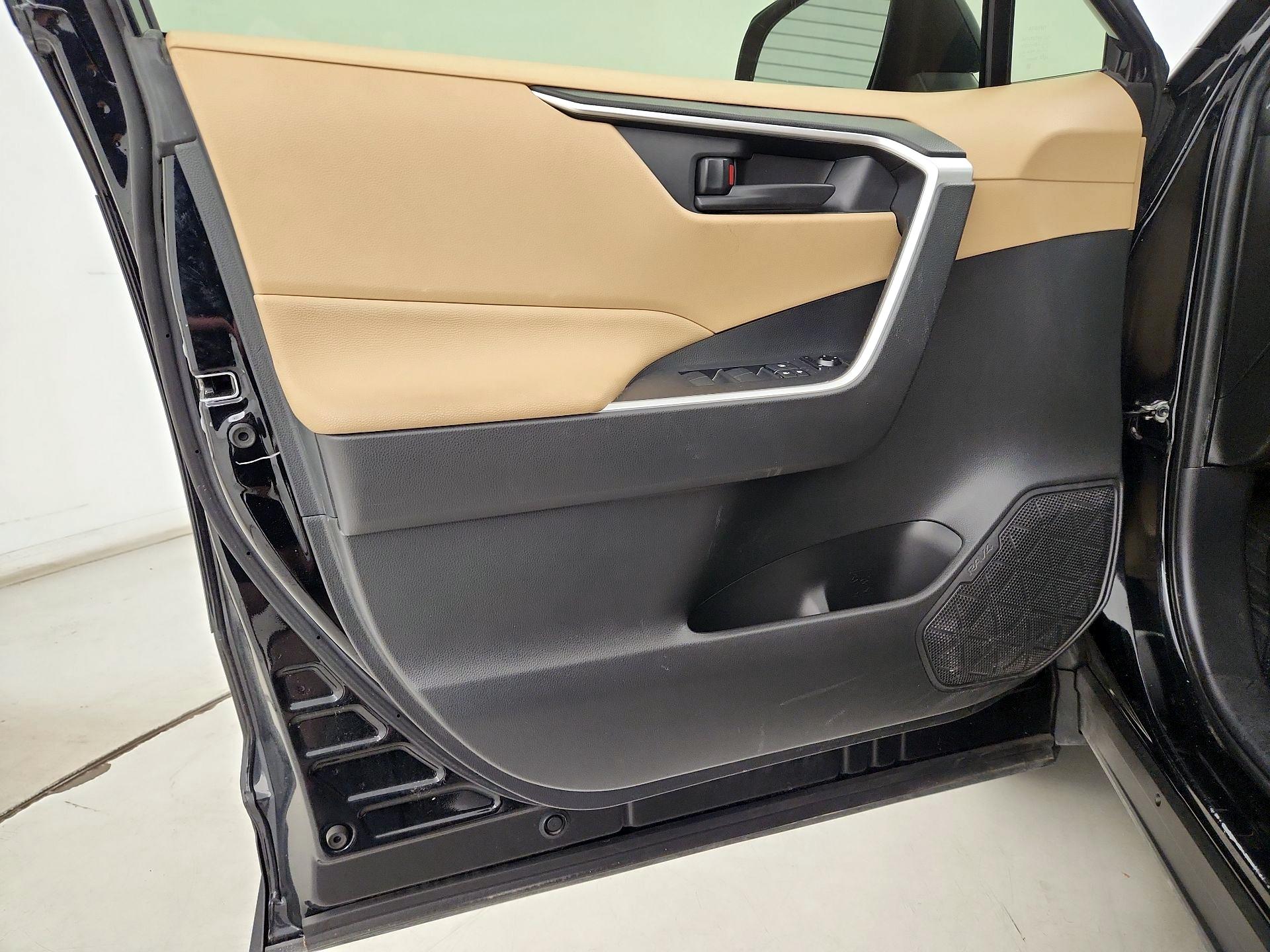 Thumbnail: 2020 Toyota RAV4 - 12