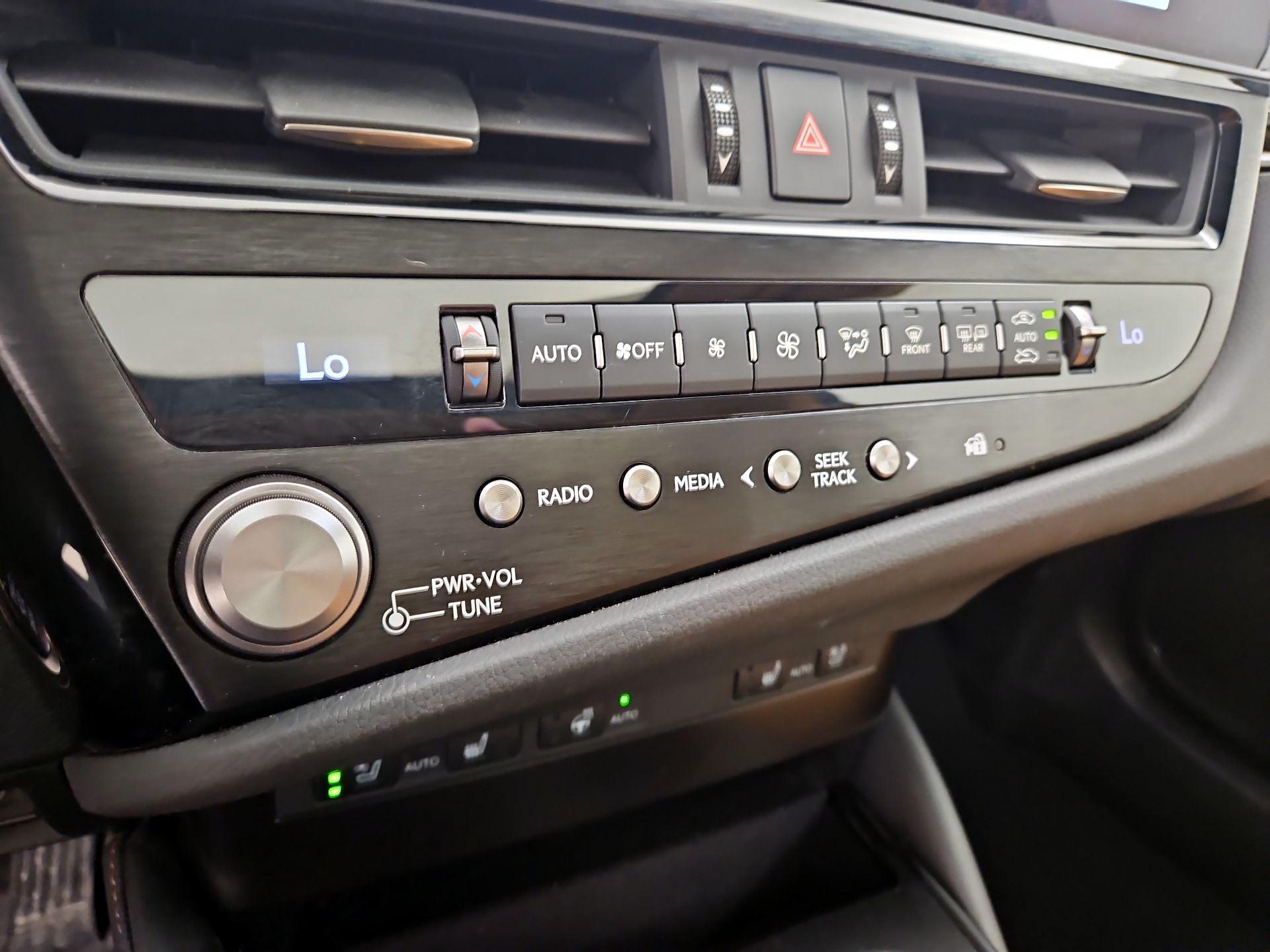 Thumbnail: 2024 Lexus ES - 16