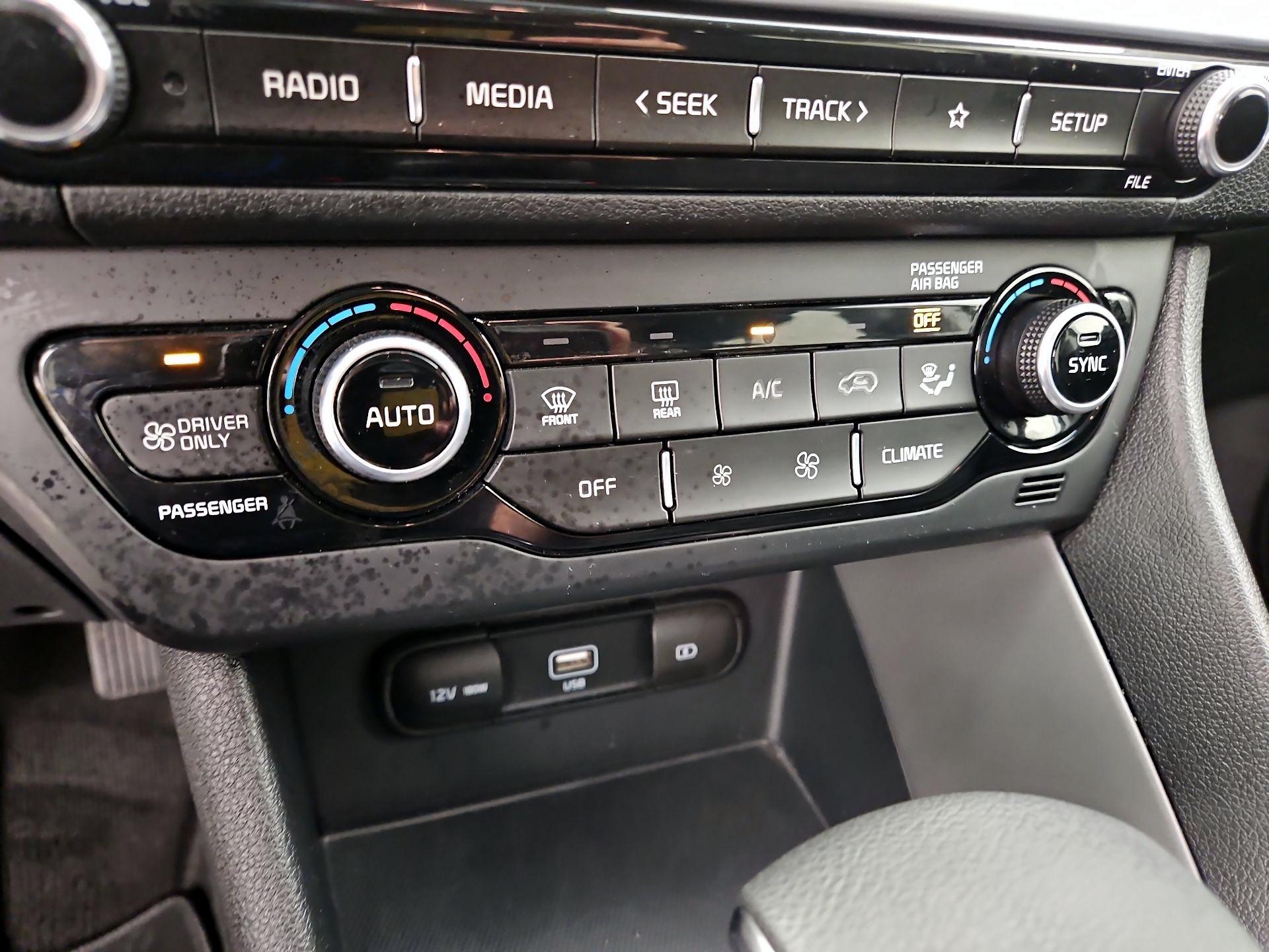 Thumbnail: 2020 Kia Niro - 16