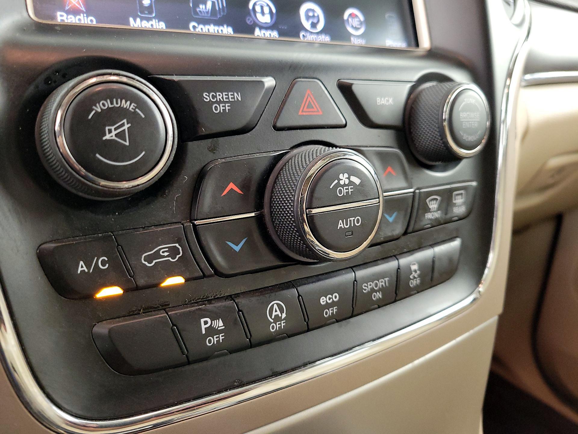 Thumbnail: 2016 Jeep Grand Cherokee - 17
