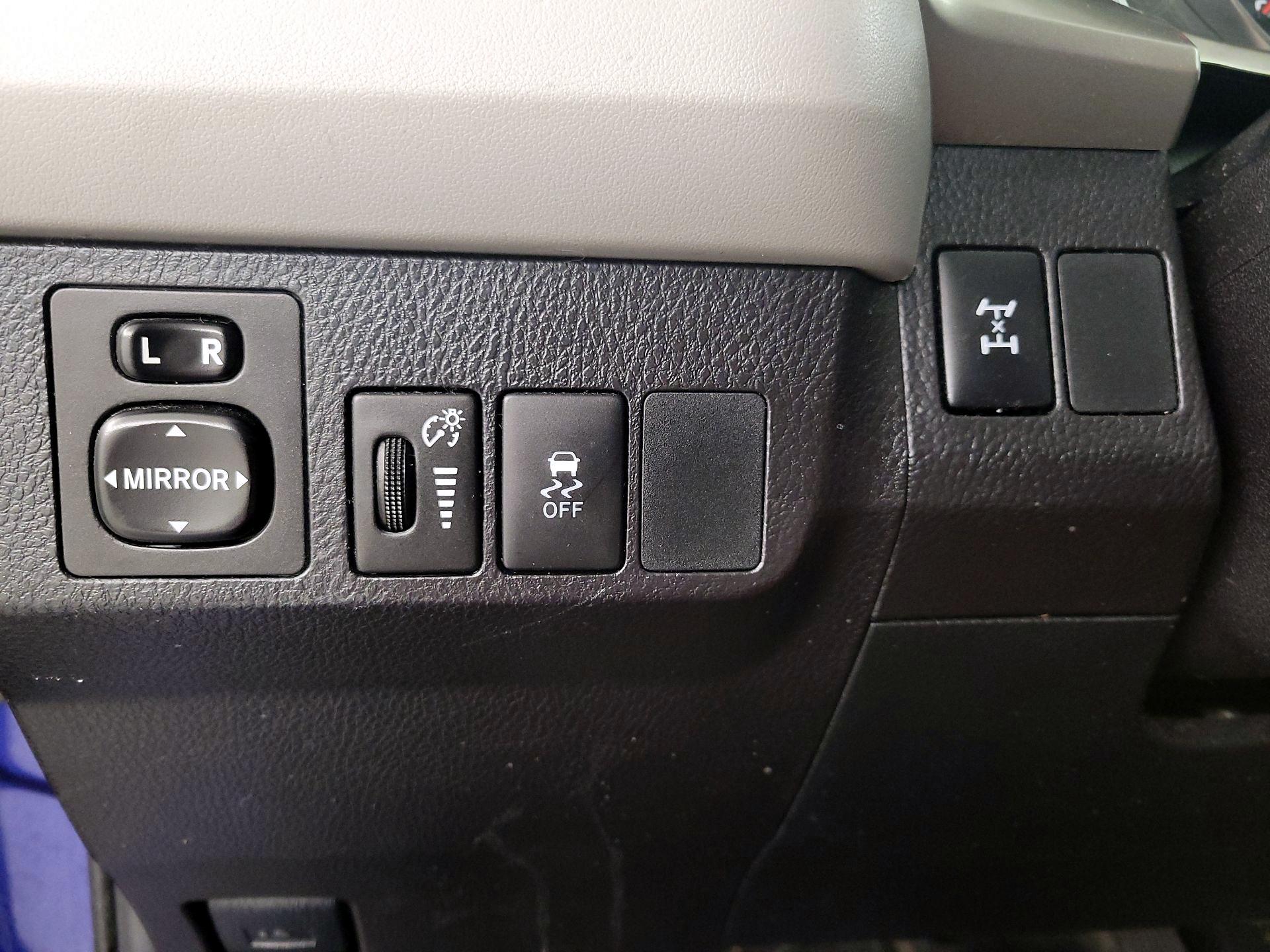 Thumbnail: 2015 Toyota RAV4 - 13