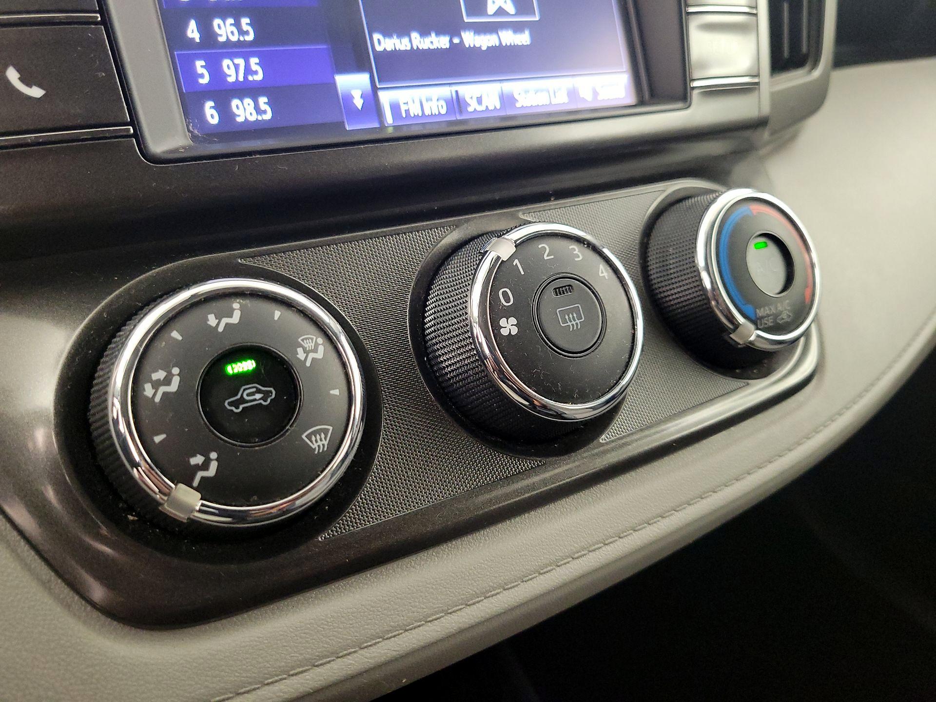 Thumbnail: 2015 Toyota RAV4 - 16