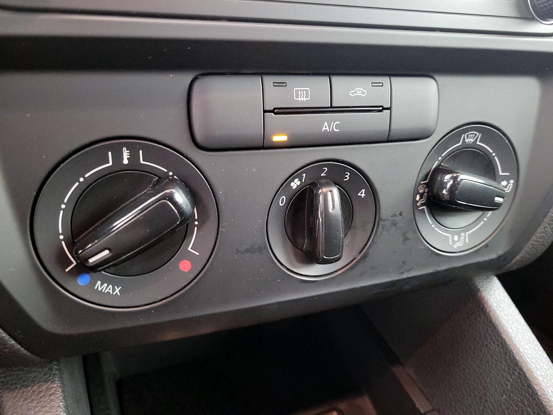 Thumbnail: 2016 Volkswagen Jetta - 15