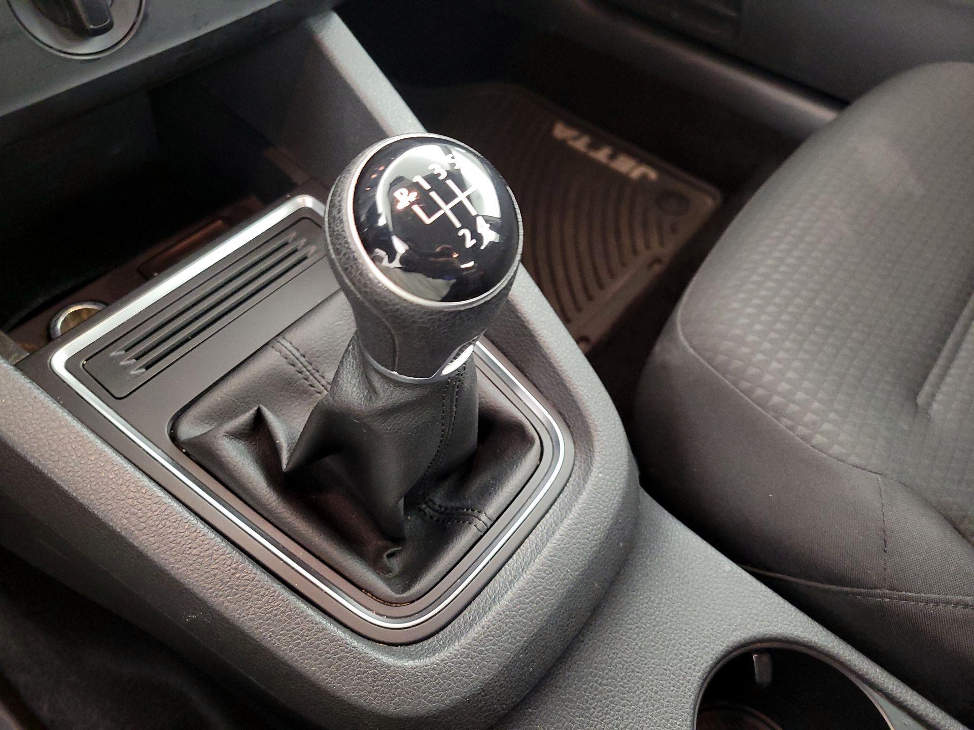Thumbnail: 2016 Volkswagen Jetta - 16