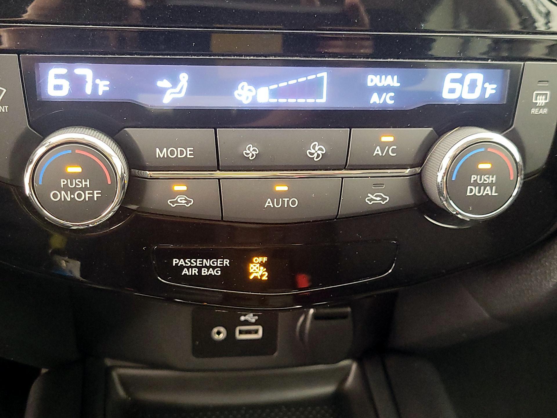 Thumbnail: 2018 Nissan Rogue - 17