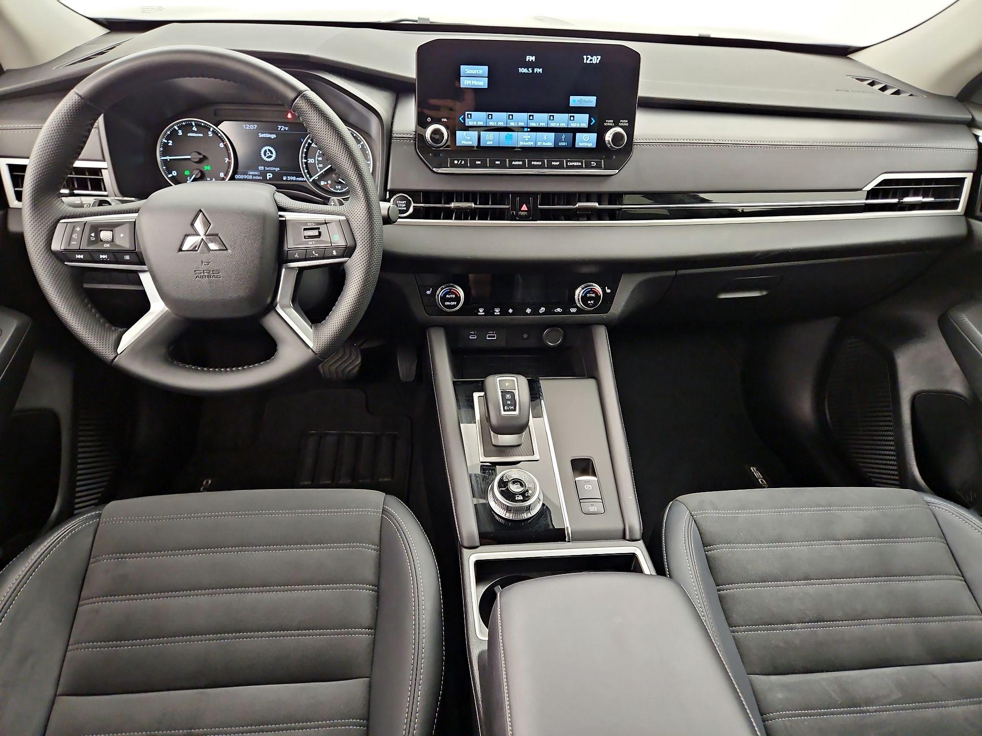 Thumbnail: 2024 Mitsubishi Outlander - 9