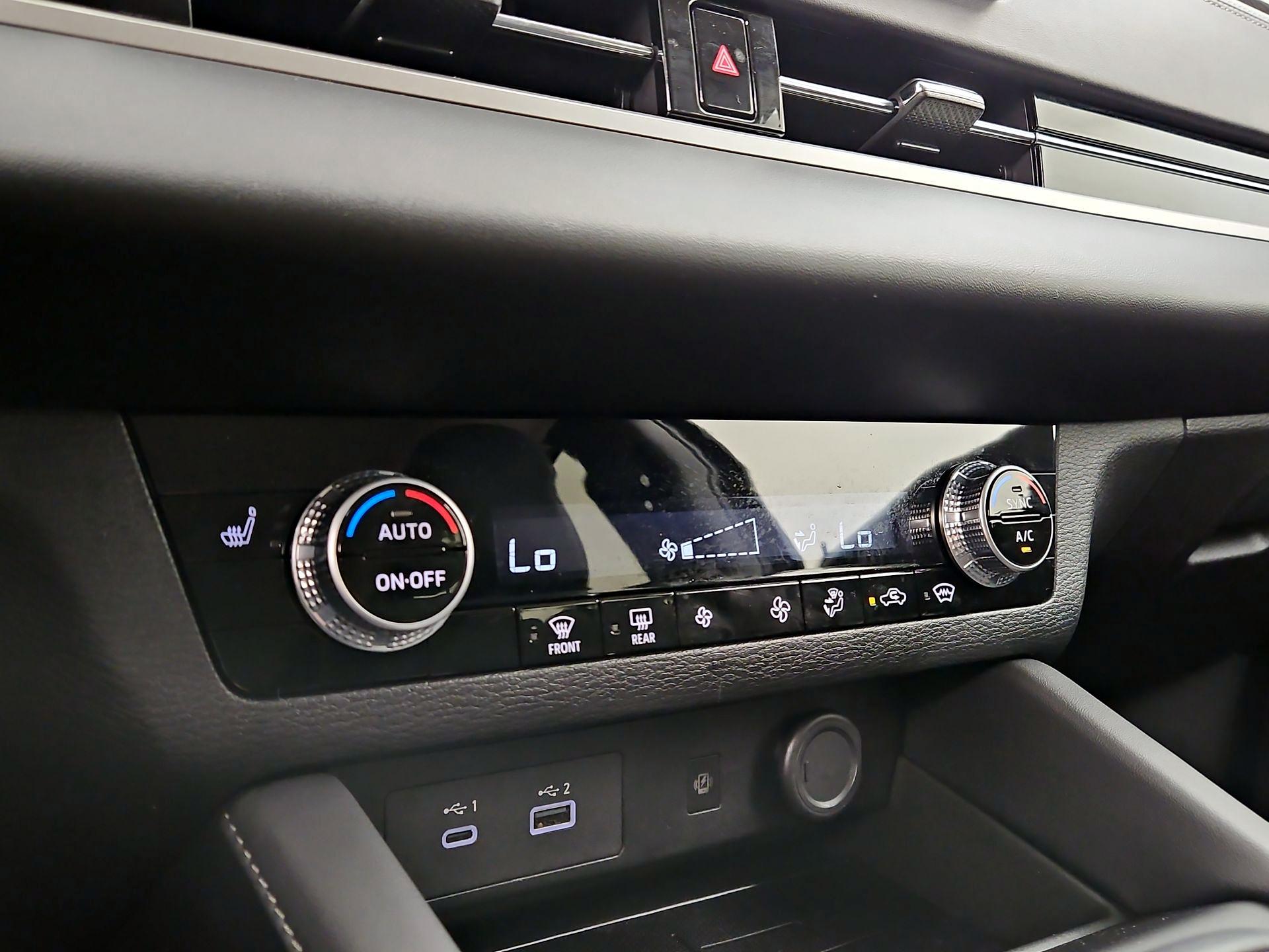 Thumbnail: 2024 Mitsubishi Outlander - 17