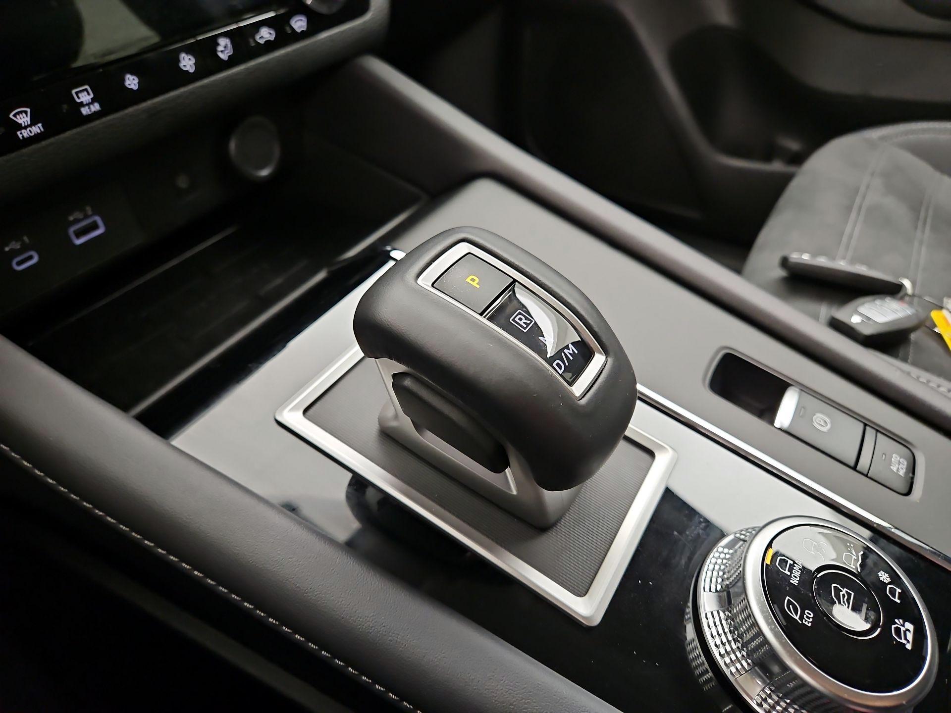 Thumbnail: 2024 Mitsubishi Outlander - 18