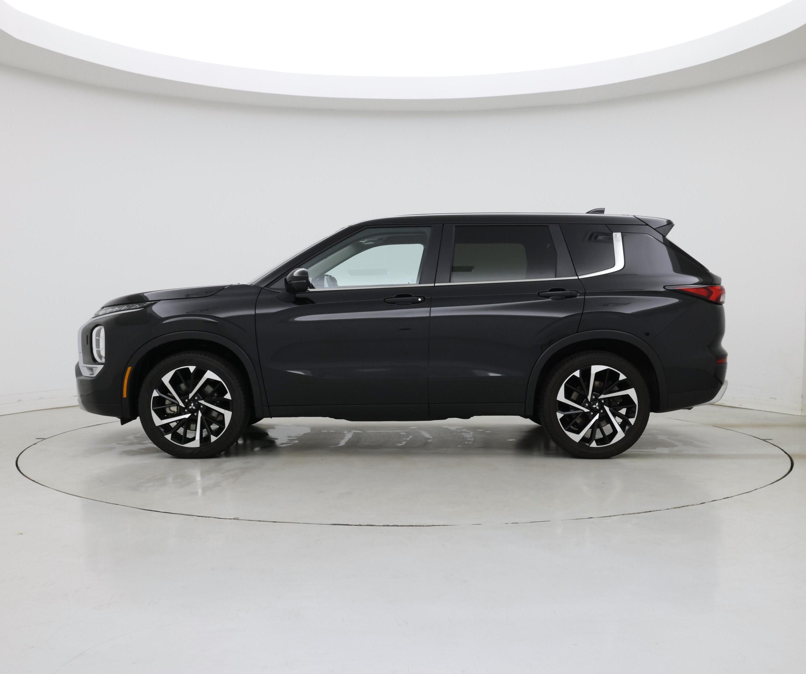 Thumbnail: 2024 Mitsubishi Outlander - 3
