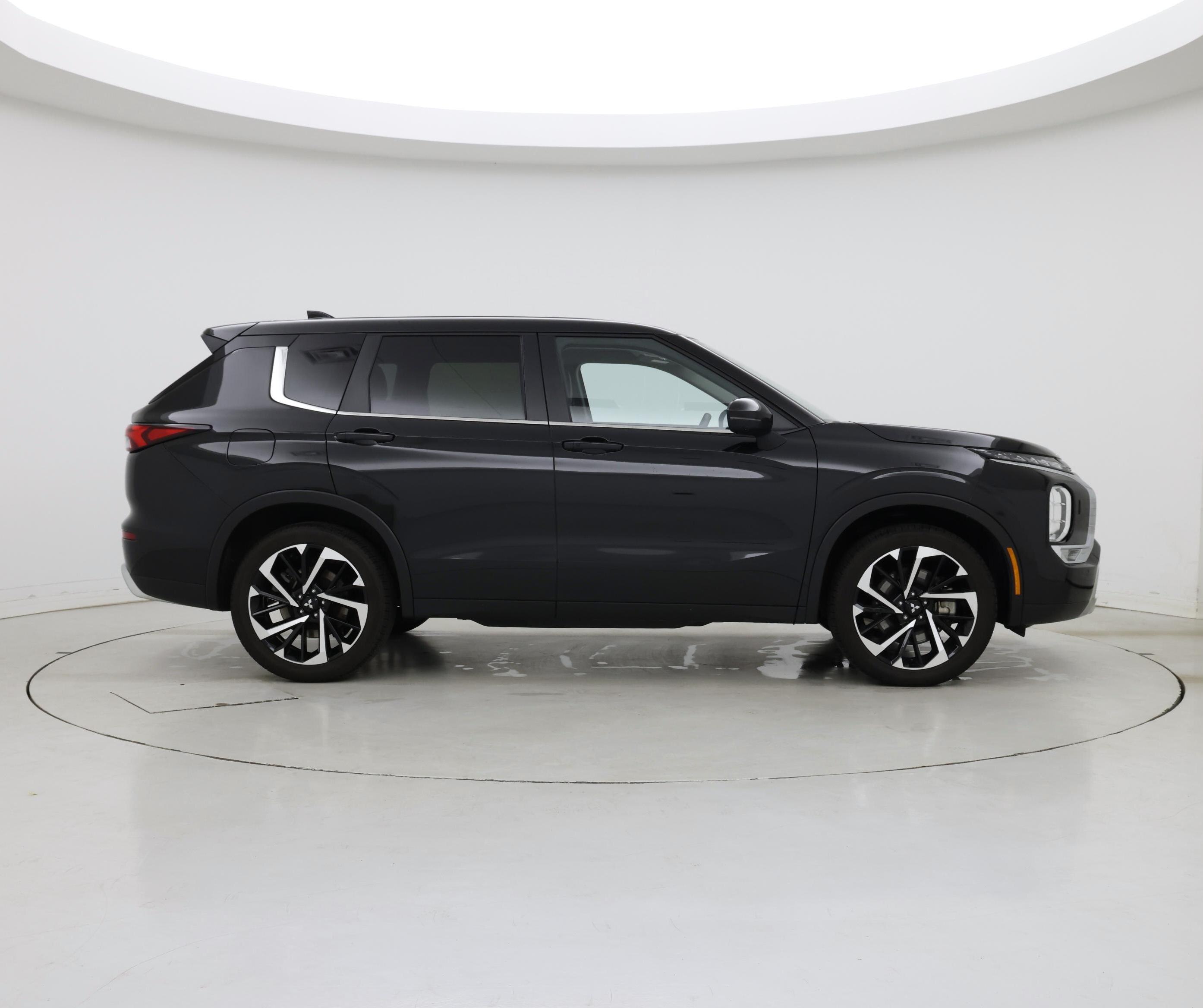 Thumbnail: 2024 Mitsubishi Outlander - 7
