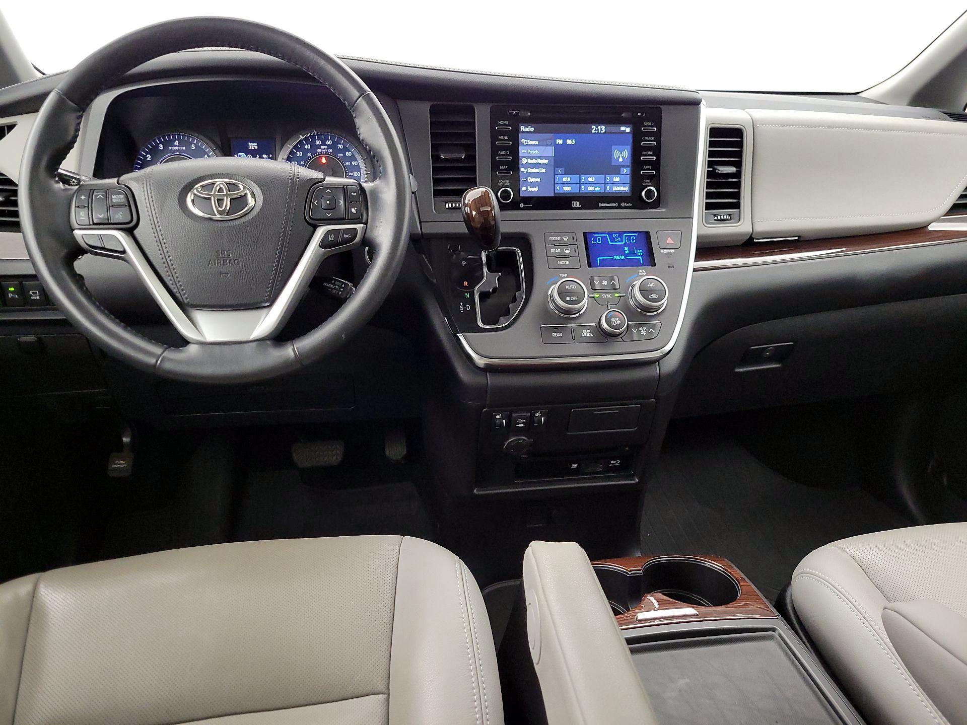 Thumbnail: 2019 Toyota Sienna - 9